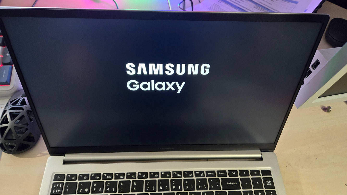Samsung Galaxy Book2 i3 1215U/8GB/256SSD/15.6" FULL HD
