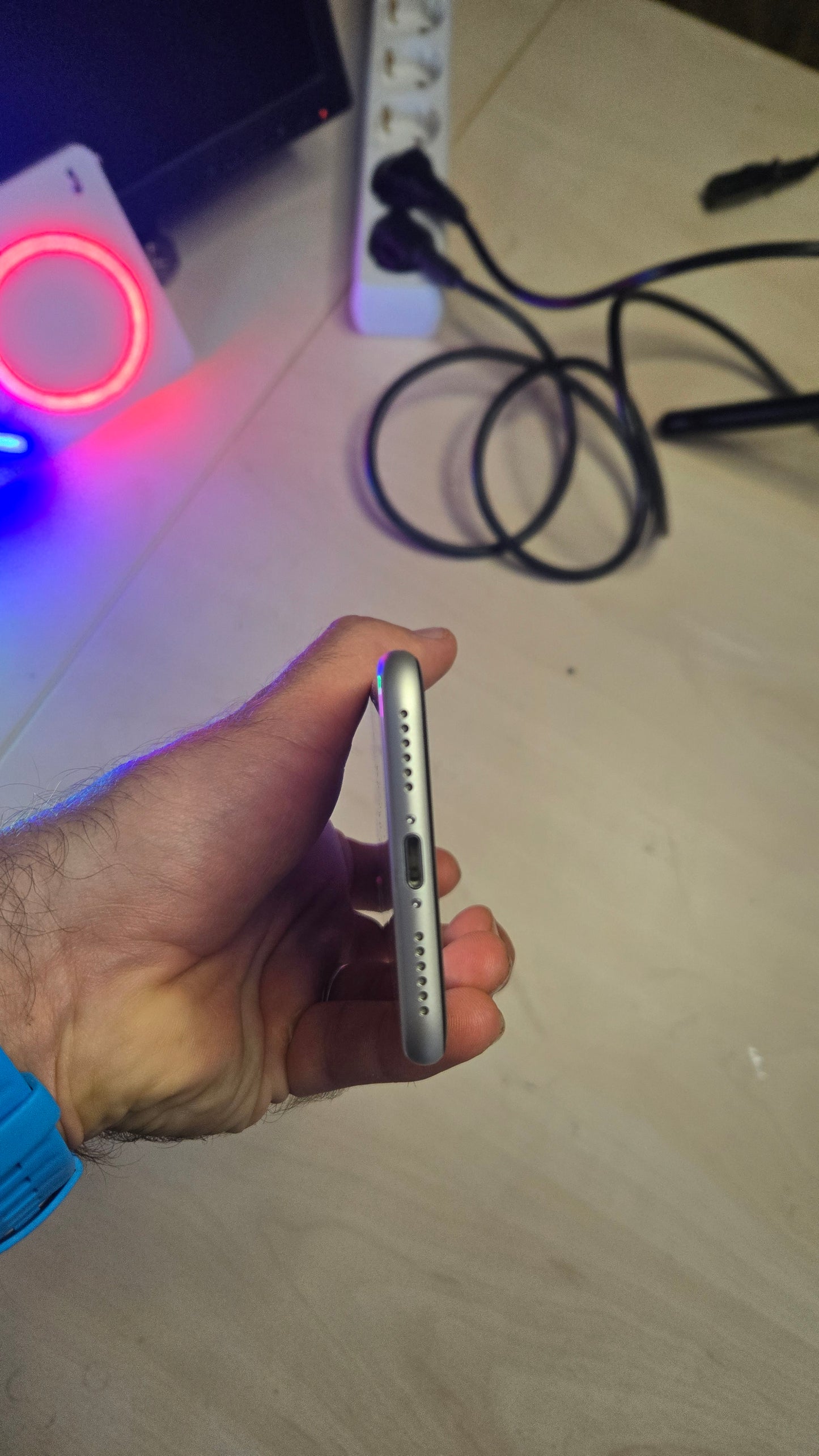 Iphone SE 2022 godina/64GB