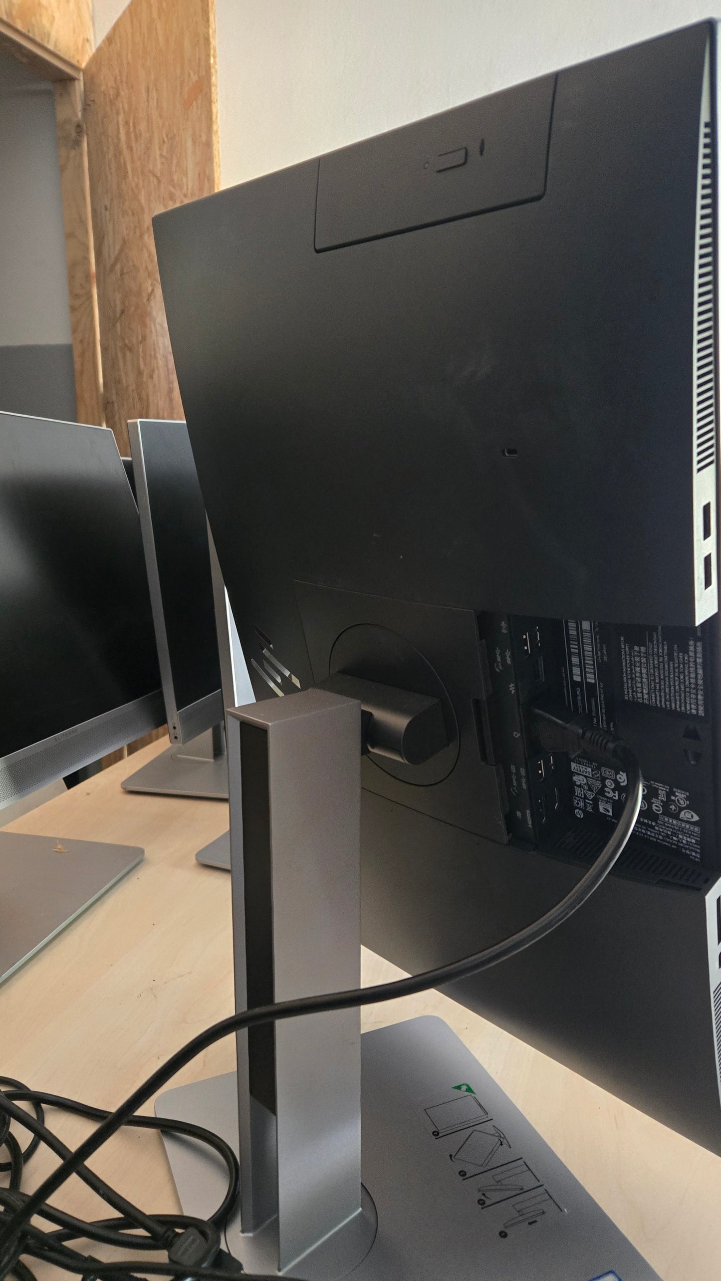HP EliteOne 800 G5 – i5 / 8GB RAM / 240GB SSD + 1TB HDD – 12 mj. jamstvo