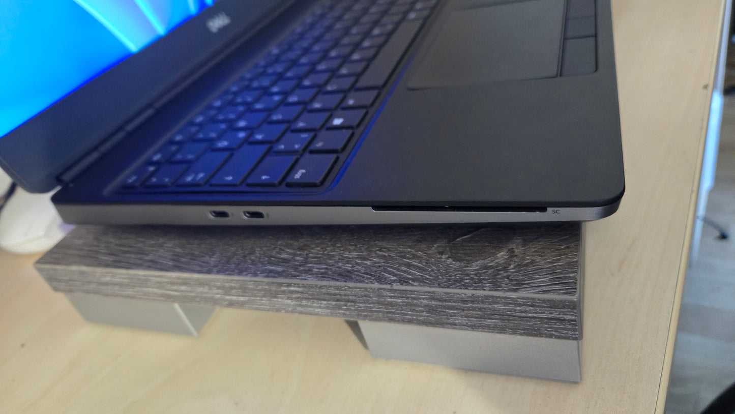 Dell Precision 7550 – i7-10850H / 32GB RAM / 500GB SSD / Quadro T2000 – 12 mj. jamstvo