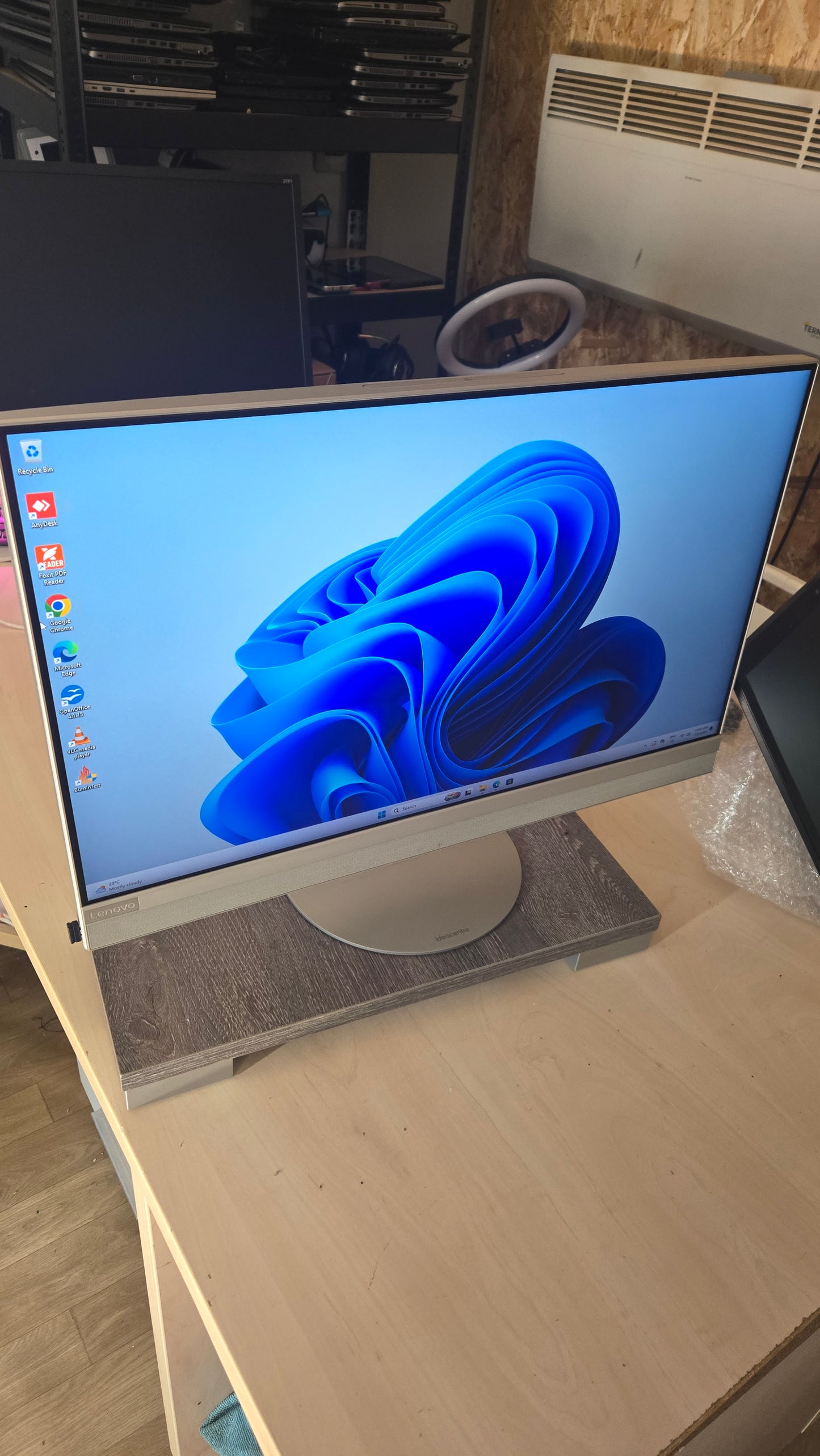 Lenovo IdeaCentre AIO 520-24ICB – i5 / 8GB RAM /24"/ 240GB SSD – 6 mj. jamstvo