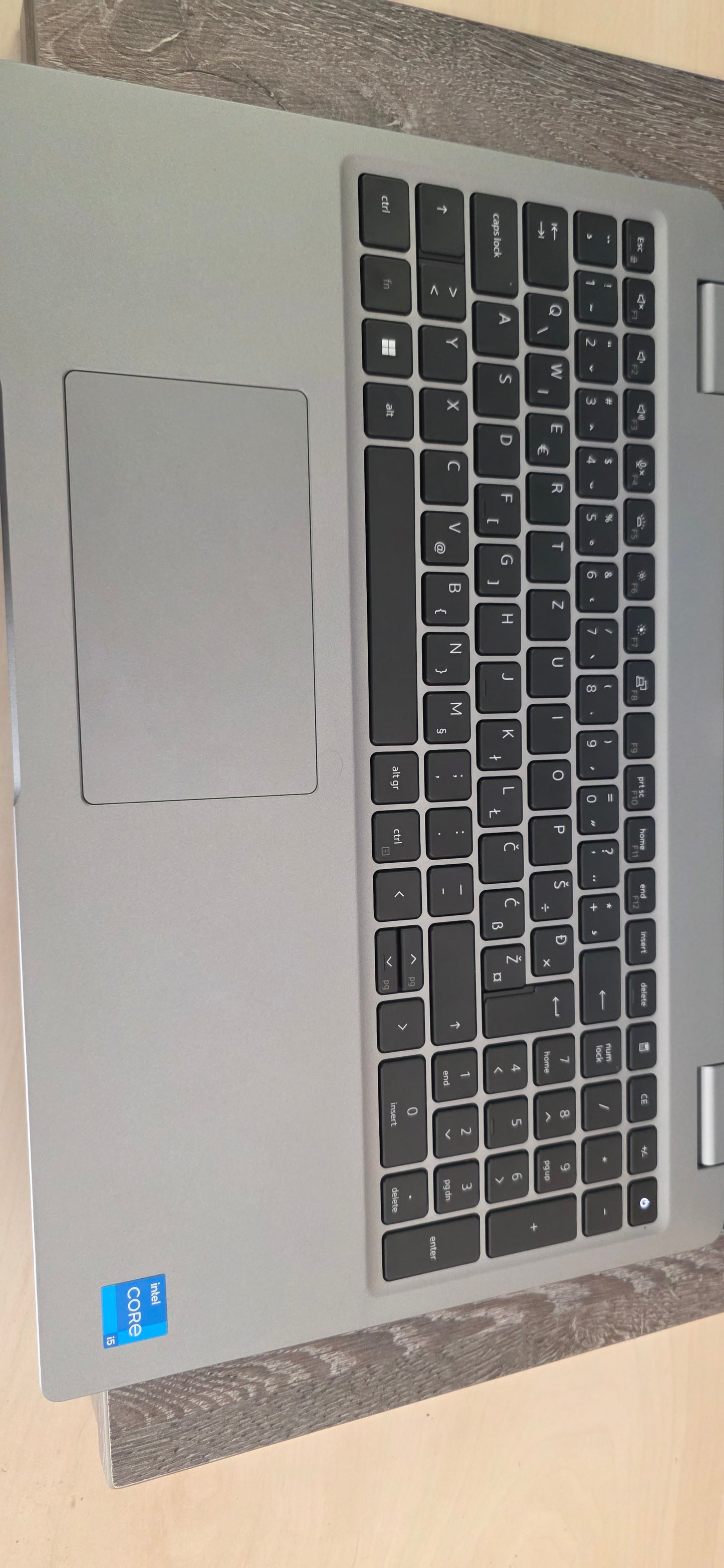Dell Latitude 5530: i5-1235U, 8GB RAM, 500GB SSD, 15.6" FHD Ekran, 12 mj. jamstvo
