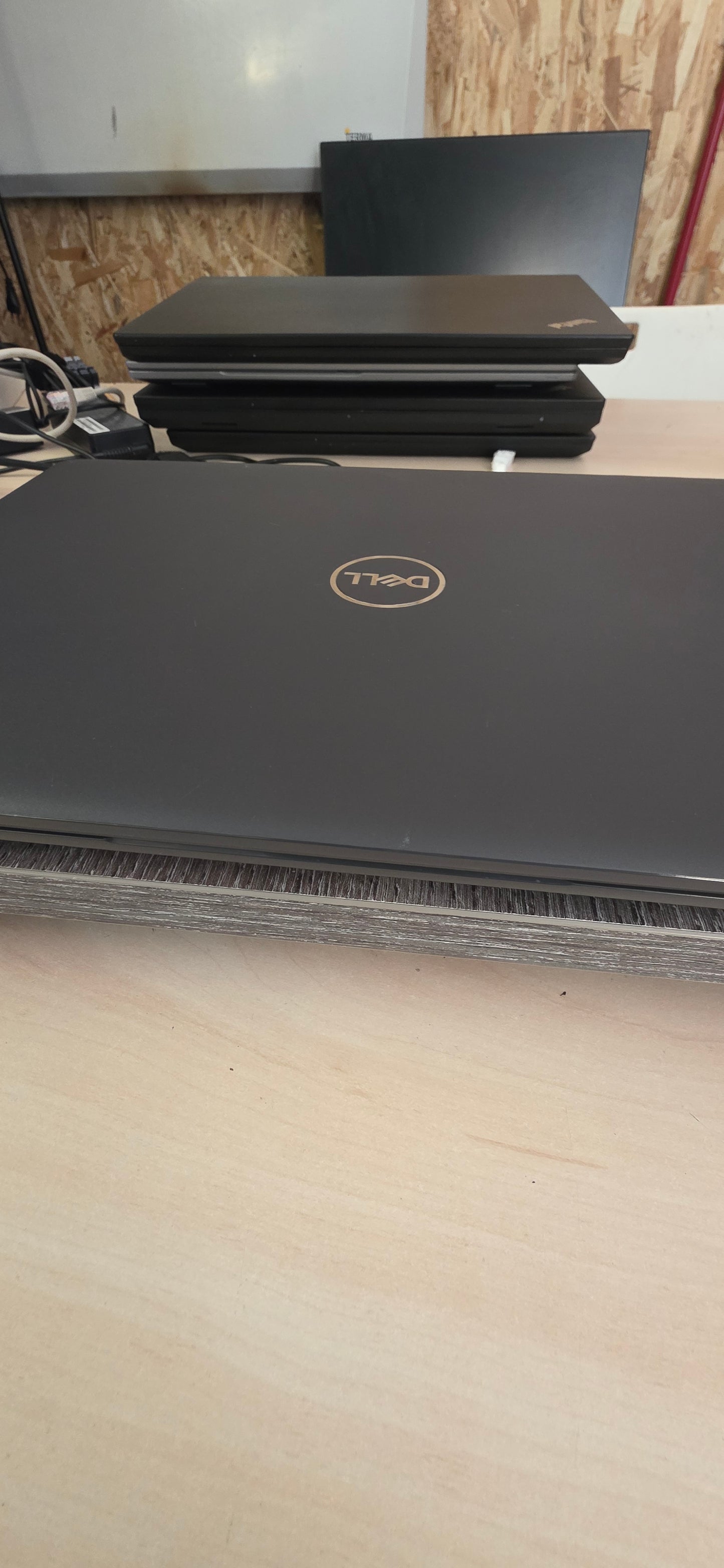 DELL Latitude 3510: i5-10210U, 8GB RAM, 500GB SSD, 15.6" FHD Ekran, 12 mj. jamstvo