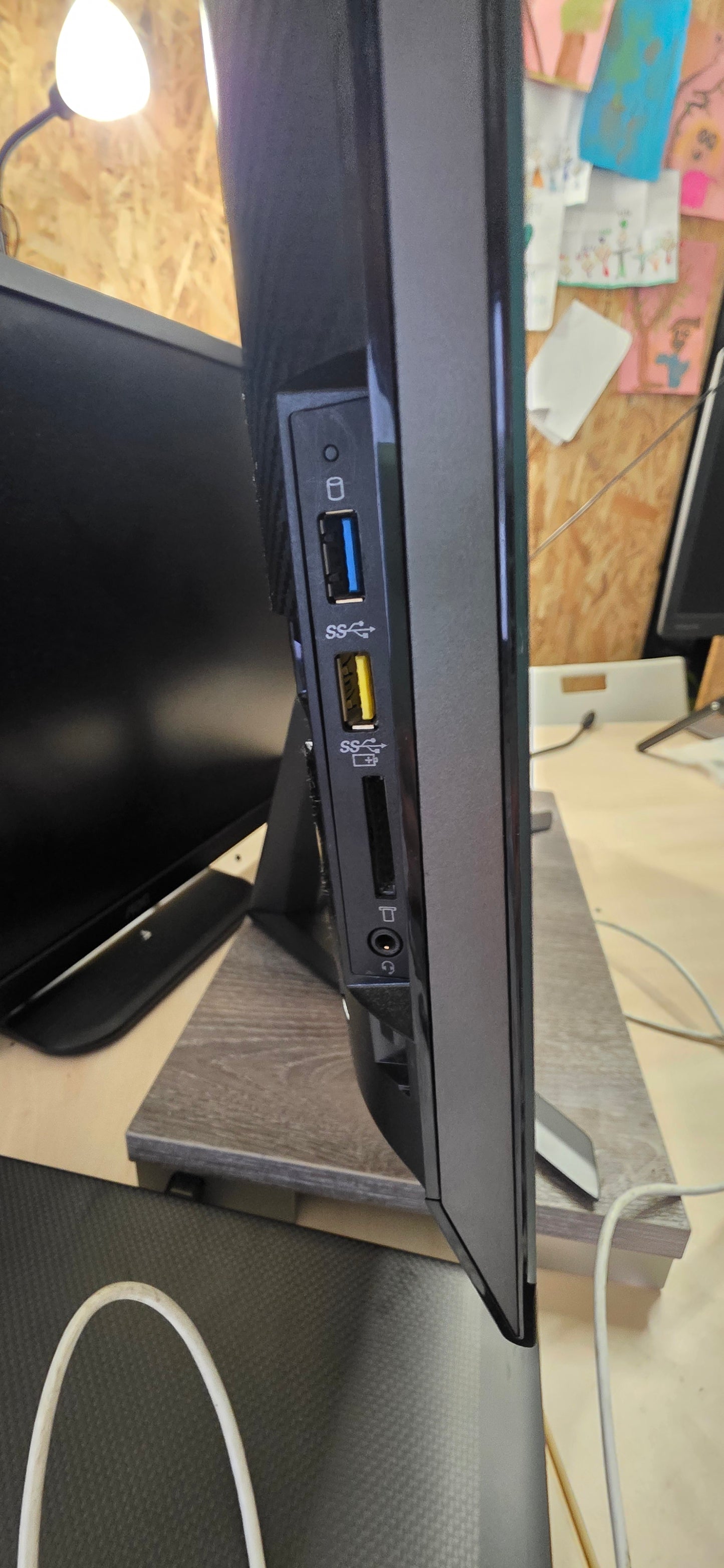 Lenovo IdeaCentre 700-24ISH All-in-One: i5-6400, 12GB RAM, 120GB SSD, 12 mj. jamstvo