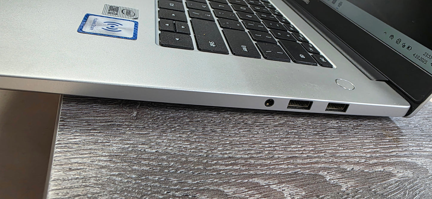 Huawei MateBook D15 (BOHB-WAX9): i3-10110U, 8GB RAM, 240GB SSD, 15.6" FHD Ekran, 12 mj. jamstvo