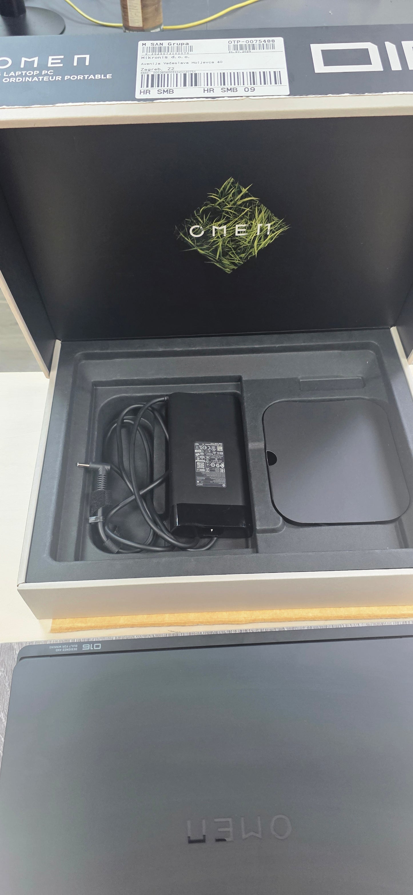 HP Omen Gaming Laptop: Intel Core Ultra 7 255HX, 32GB DDR5 RAM, RTX 5070 8GB, 1TB NVMe SSD, 16", tvorničko jamstvo