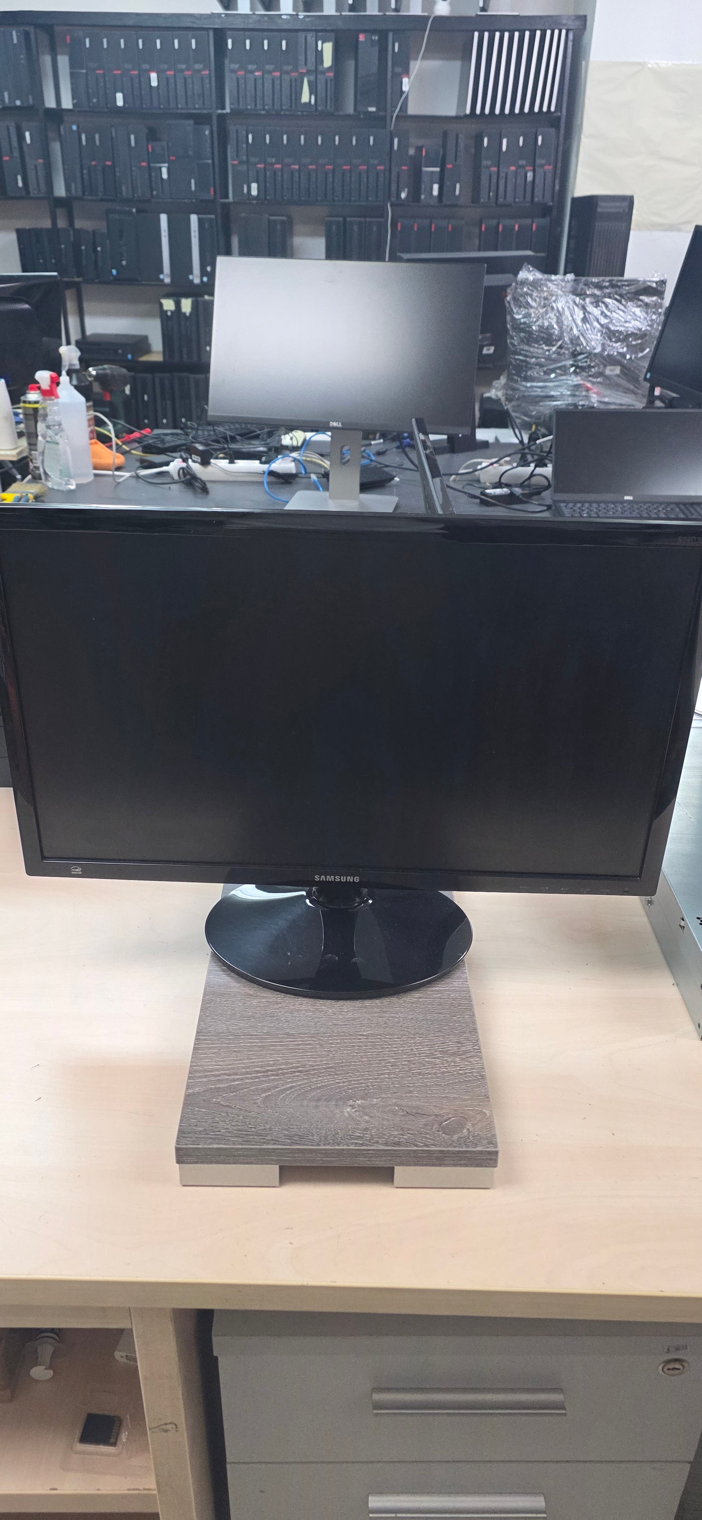 🖥️ Samsung LS24D300 – 24" Full HD LED monitor – 6 mj. jamstvo