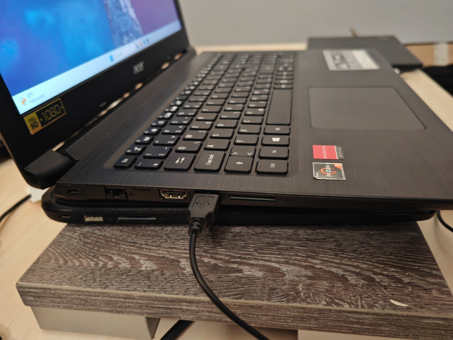 Acer Aspire 3: Ryzen 5 2500U, 8GB RAM, 120GB SSD + 1TB HDD, Radeon RX 540X, Win 11 Pro