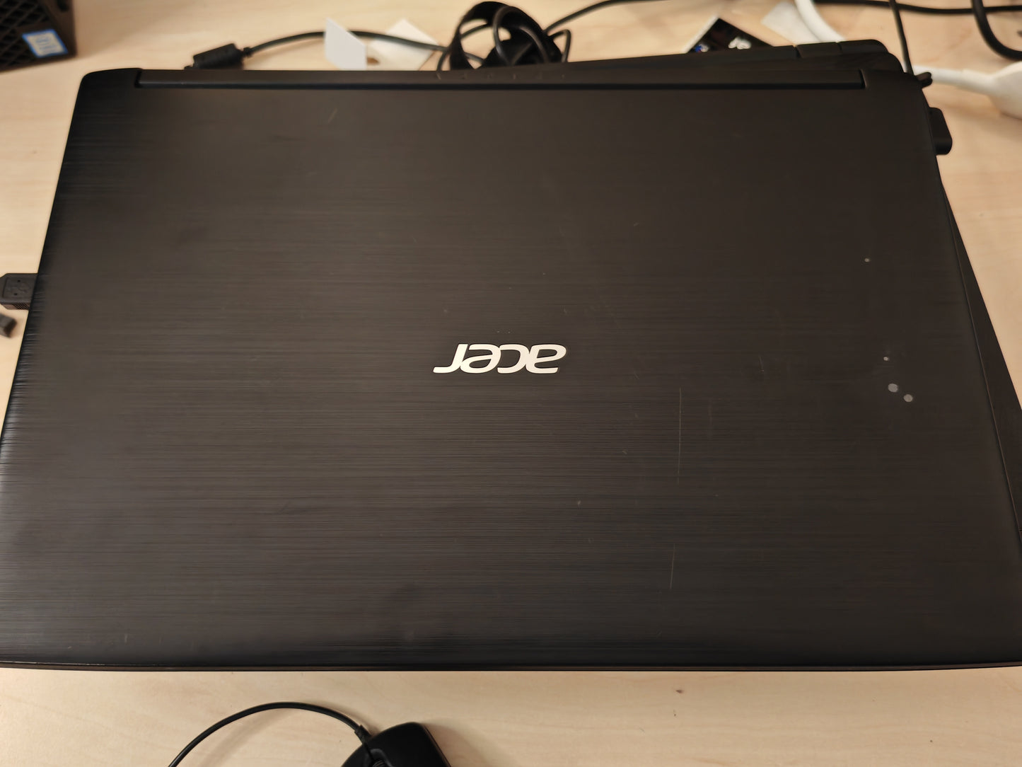 Acer Aspire 3: Ryzen 5 2500U, 8GB RAM, 120GB SSD + 1TB HDD, Radeon RX 540X, Win 11 Pro