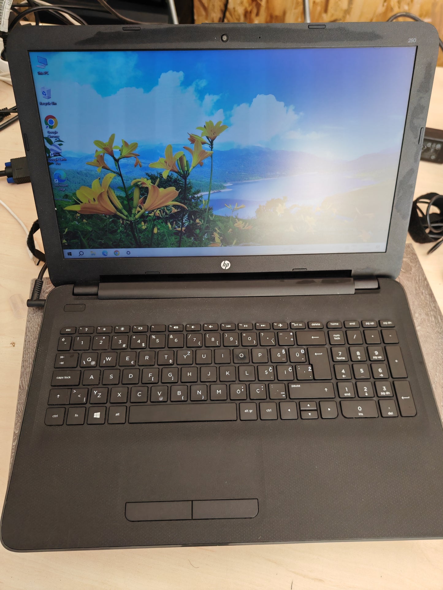 HP 250 G4: i5-5200U, 4GB RAM, 120GB SSD, 15.6" HD Ekran, 6 mj. jamstvo