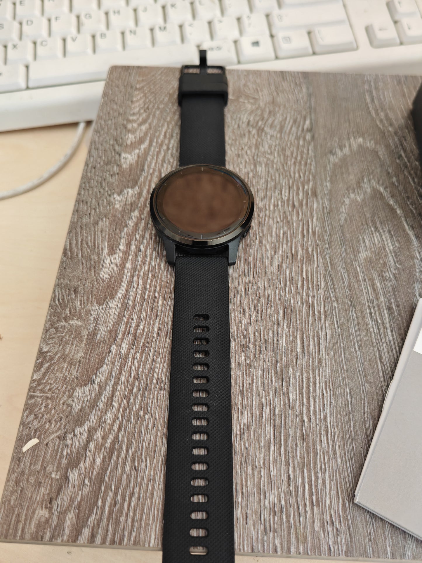 Garmin Vivoactive 4: Pametni sportski sat s GPS-om, 12 mj. jamstvo, original pakiranje