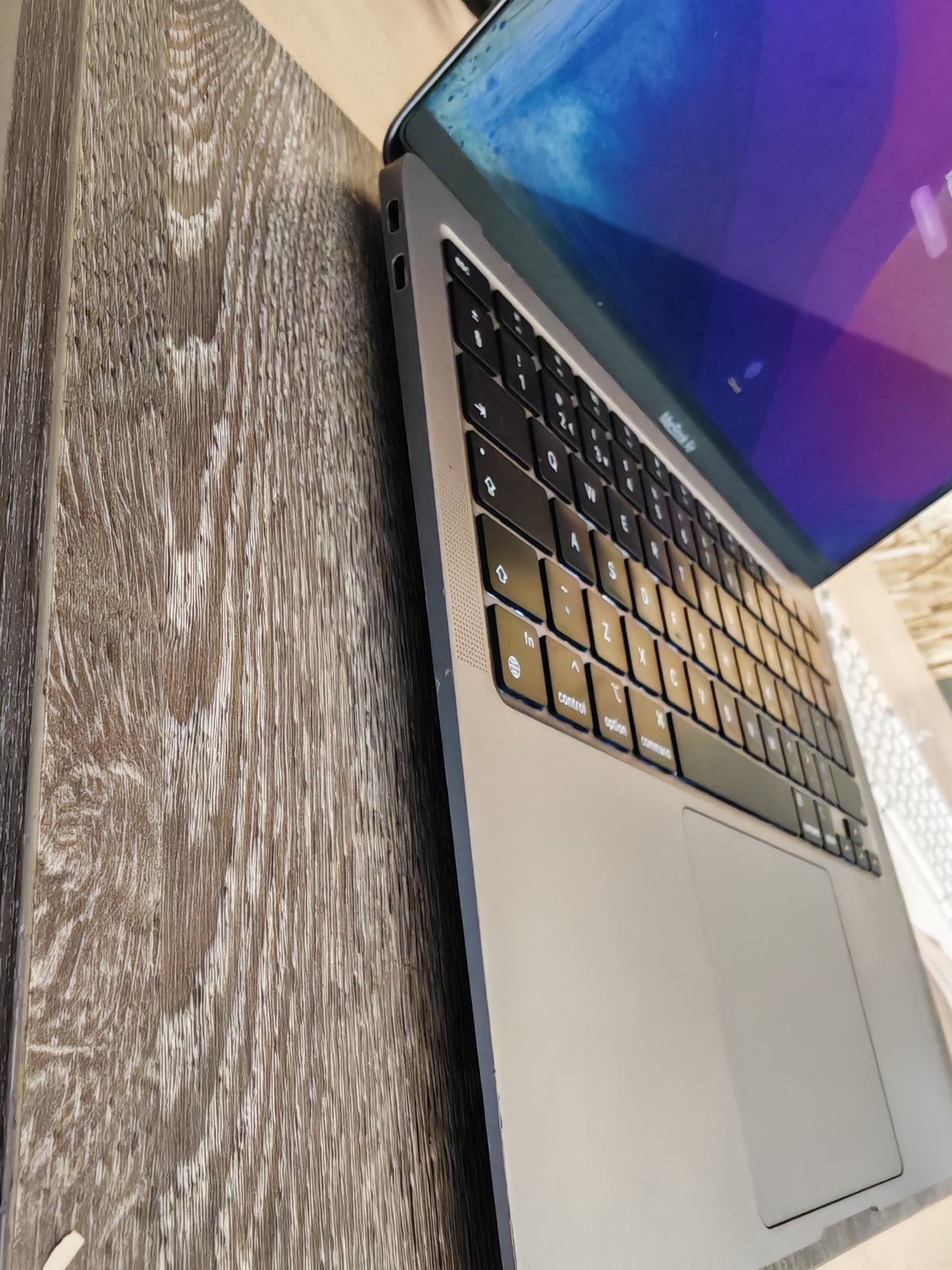 Apple MacBook Air M1: Apple M1 čip, 8GB RAM, 256GB SSD, 13.3" Retina Ekran, 12 mj. jamstvo