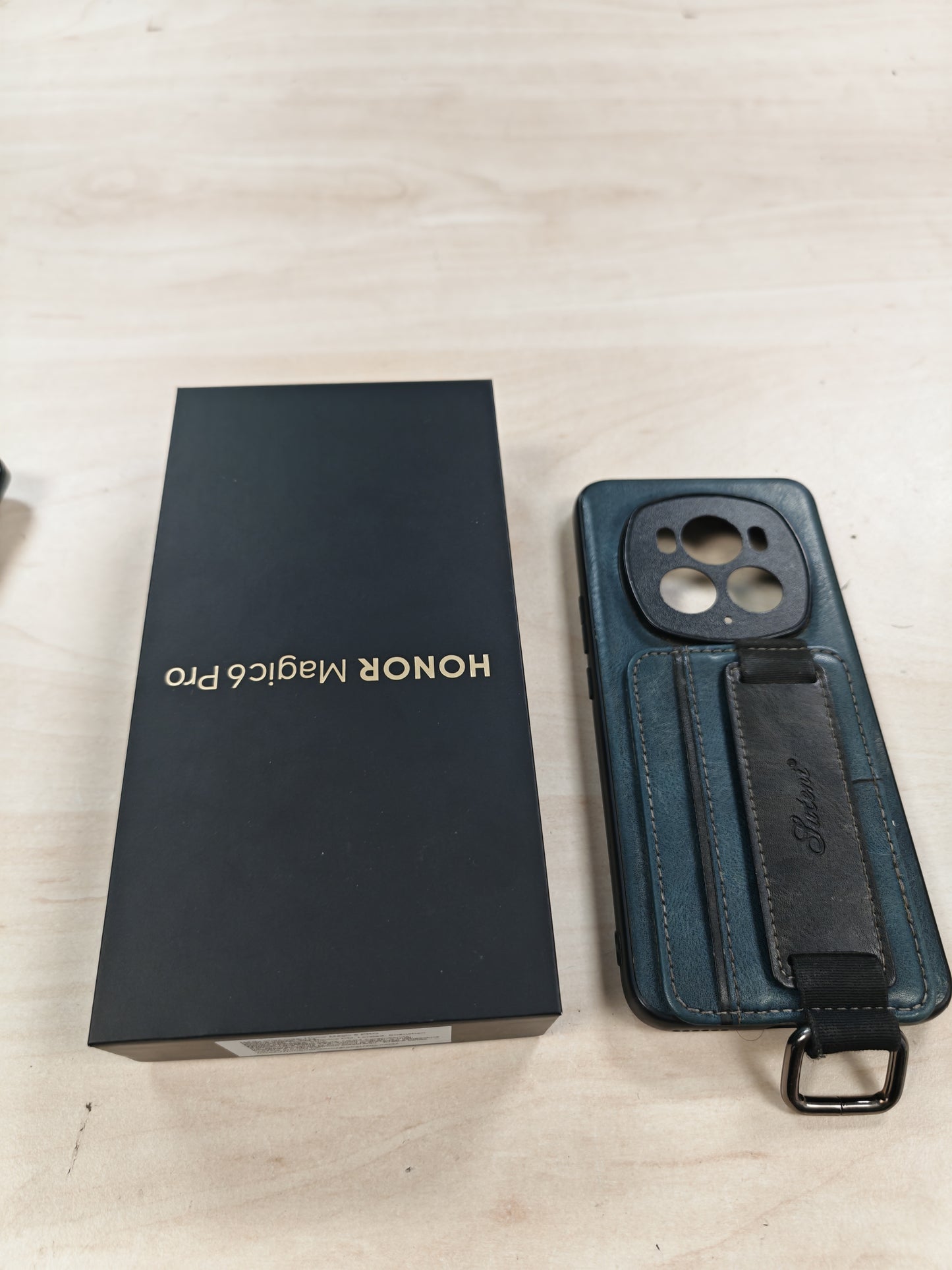 Honor Magic6 Pro – 12GB RAM / 512GB / 5G / Crna – 3 mj. jamstvo (tipka za autentifikaciju ne reagira)