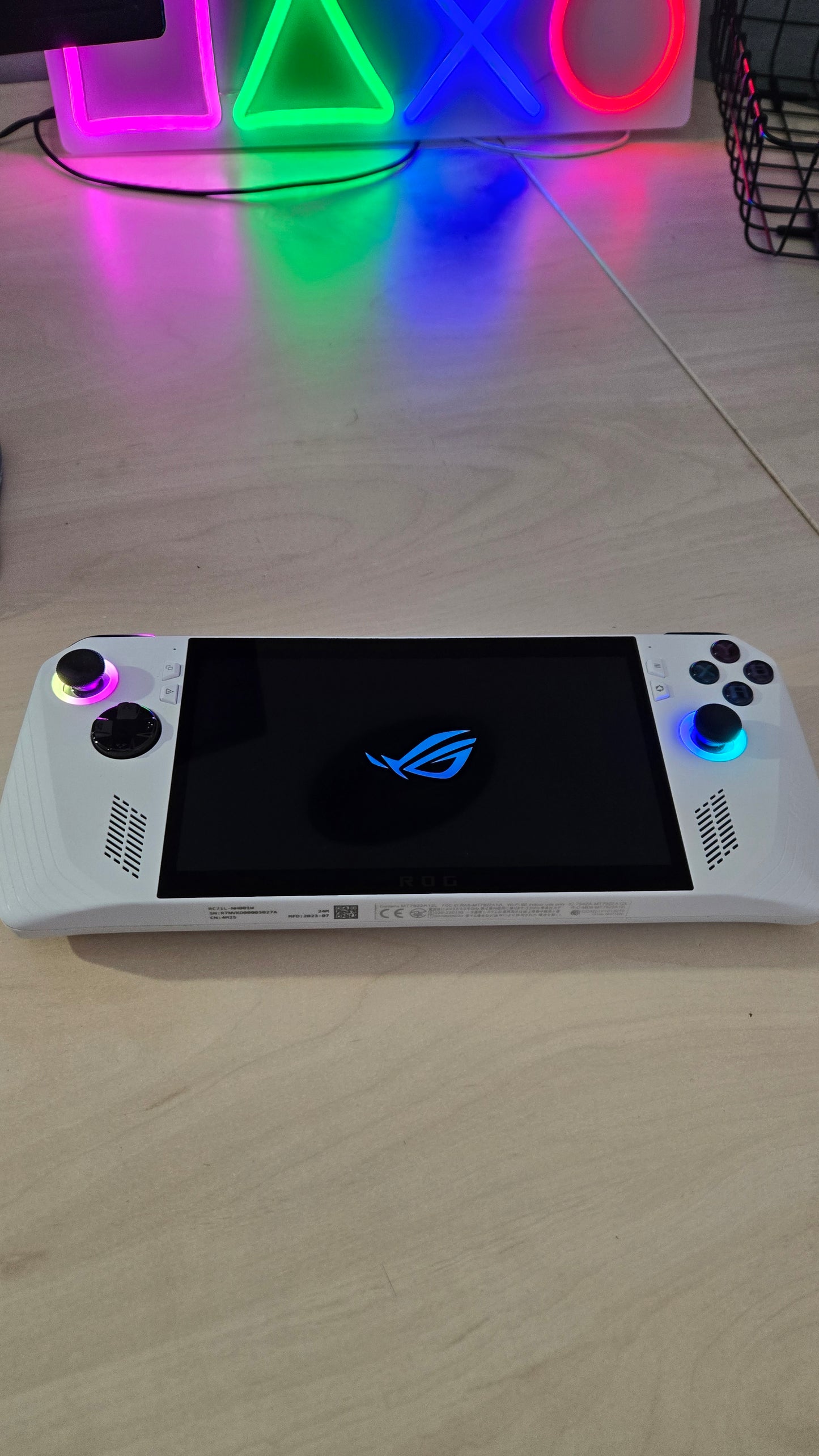 ASUS ROG ALLY EXTREME GAMING KONZOLA