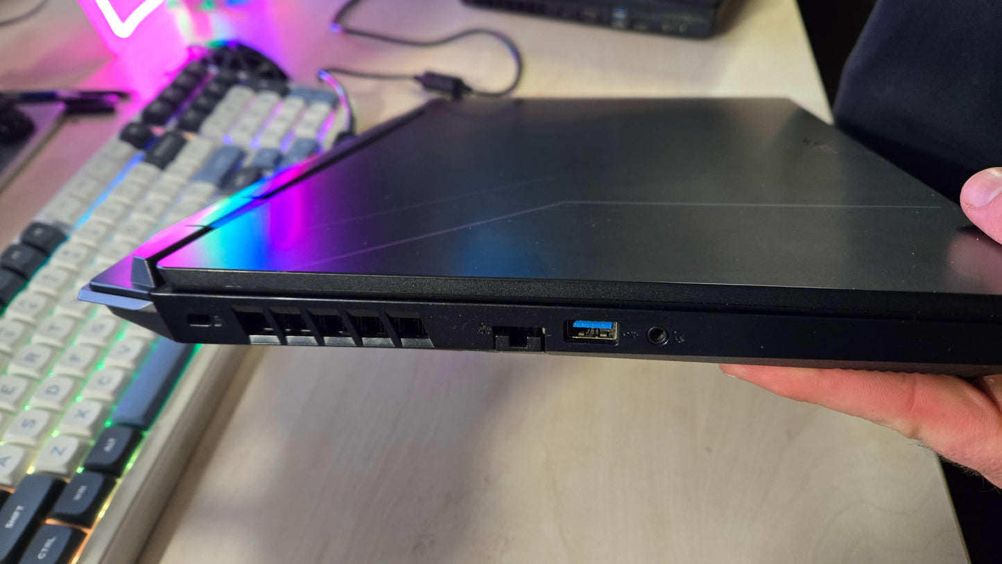 Acer Nitro 5 ryzen 5 7535/16gb RAM/450SSD/RTX 3050