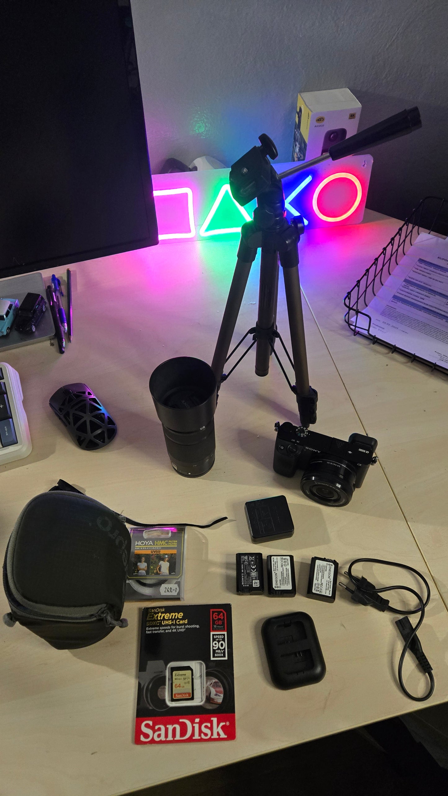 Sony Alpha A6000+Objektiv SEL55210/3 baterije/ 64GB/stalak