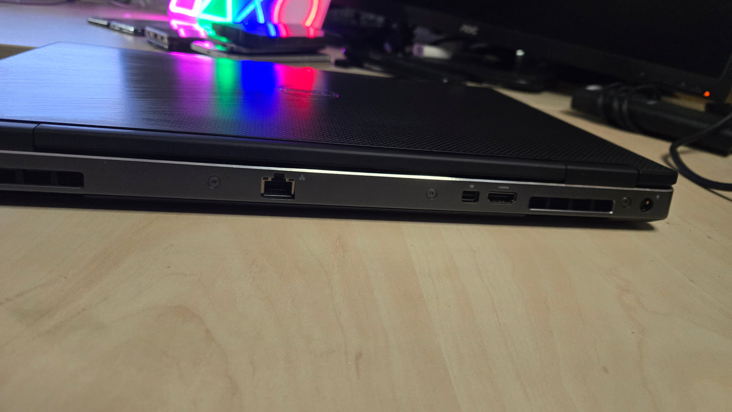 Dell Precision 7530 – i7-8850H / 32GB RAM / Quadro P2000 / 500GB SSD