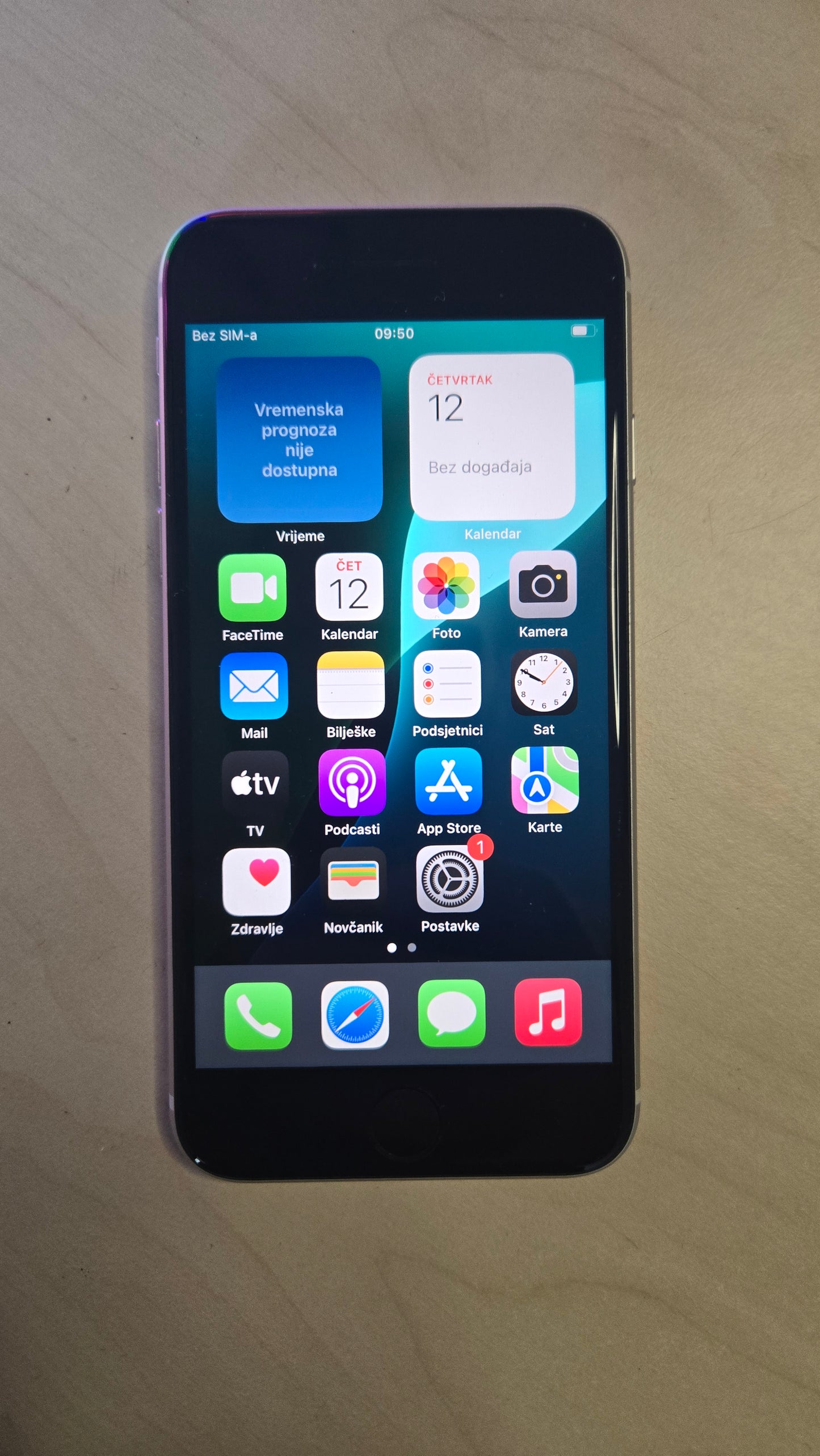 Iphone SE 2022 godina/64GB