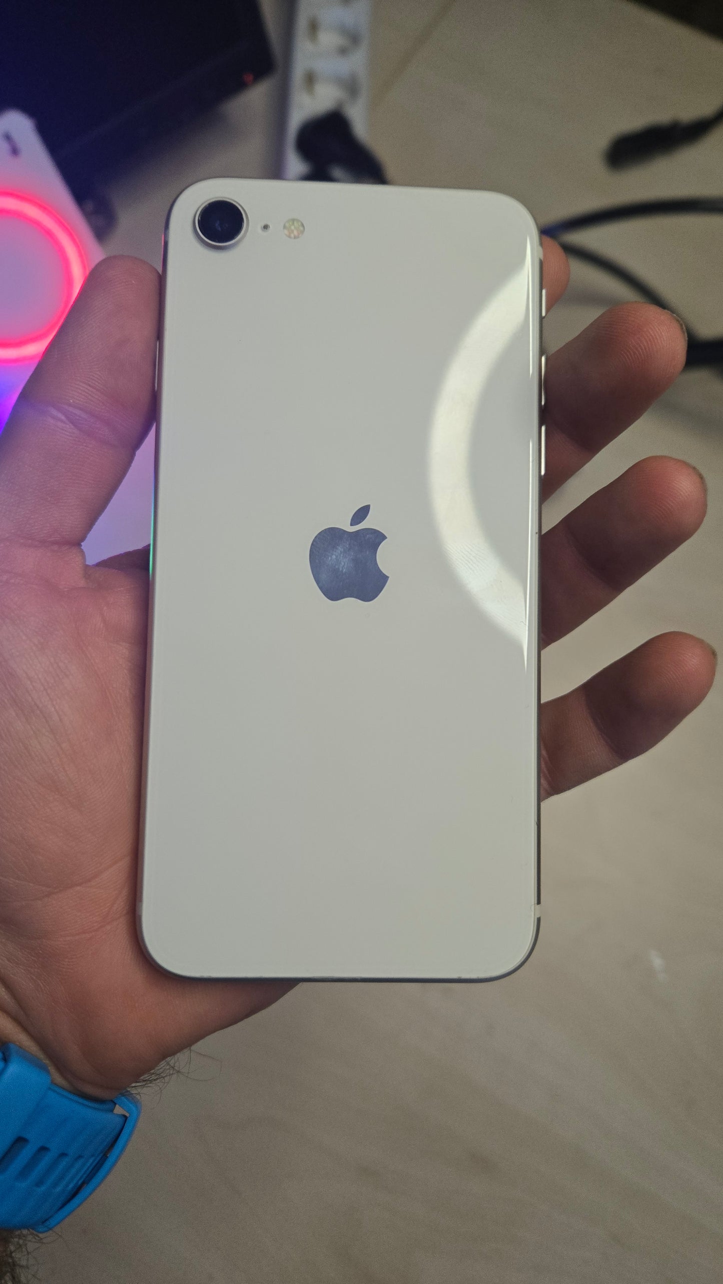 Iphone SE 2022 godina/64GB