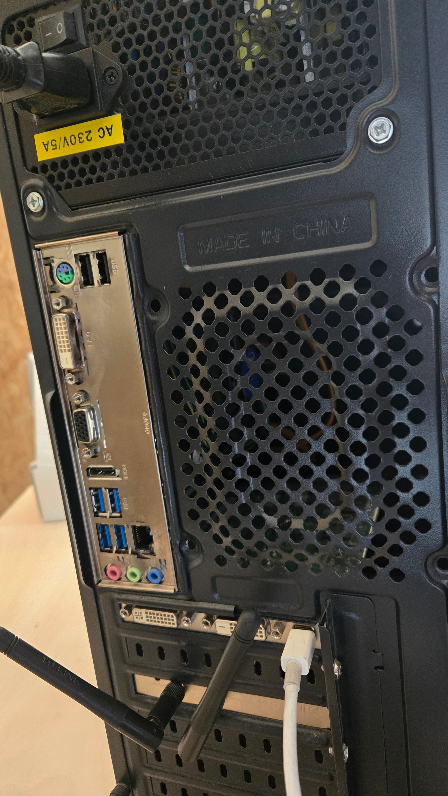 Desktop konfiguracija – i3-6100 / 16GB RAM / SSD + HDD / Quadro K2000D – 12 mj. jamstvo