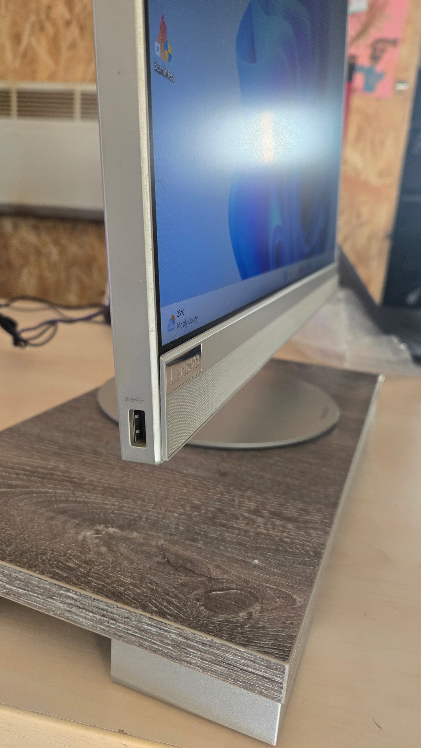 Lenovo IdeaCentre AIO 520-24ICB – i5 / 8GB RAM /24"/ 240GB SSD – 6 mj. jamstvo