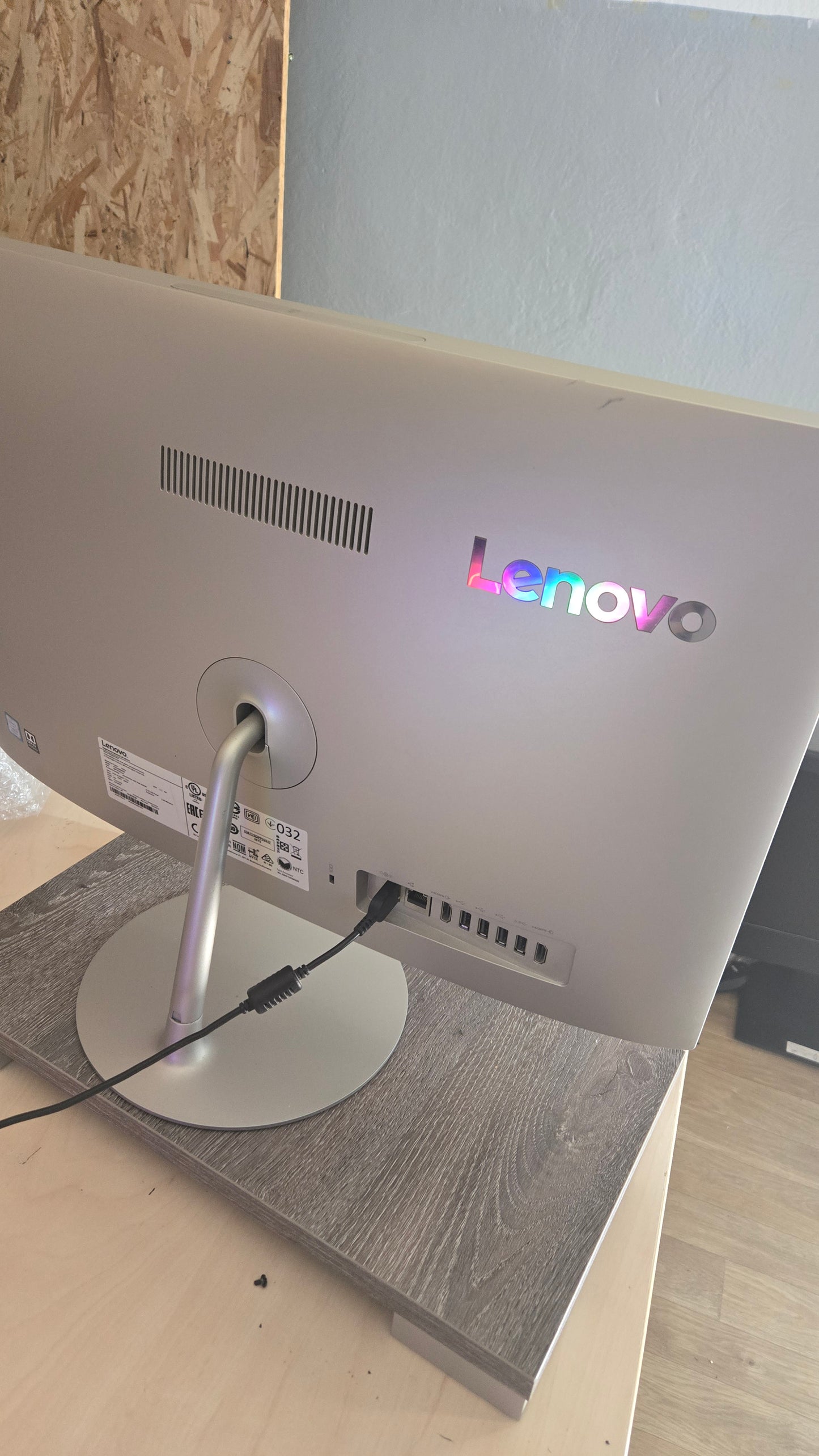 Lenovo IdeaCentre AIO 520-24ICB – i5 / 8GB RAM /24"/ 240GB SSD – 6 mj. jamstvo