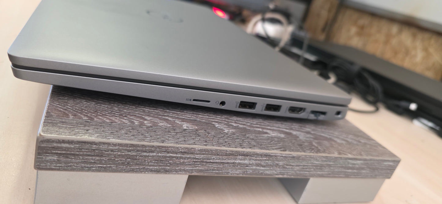 Dell Latitude 5530: i5-1235U, 8GB RAM, 500GB SSD, 15.6" FHD Ekran, 12 mj. jamstvo