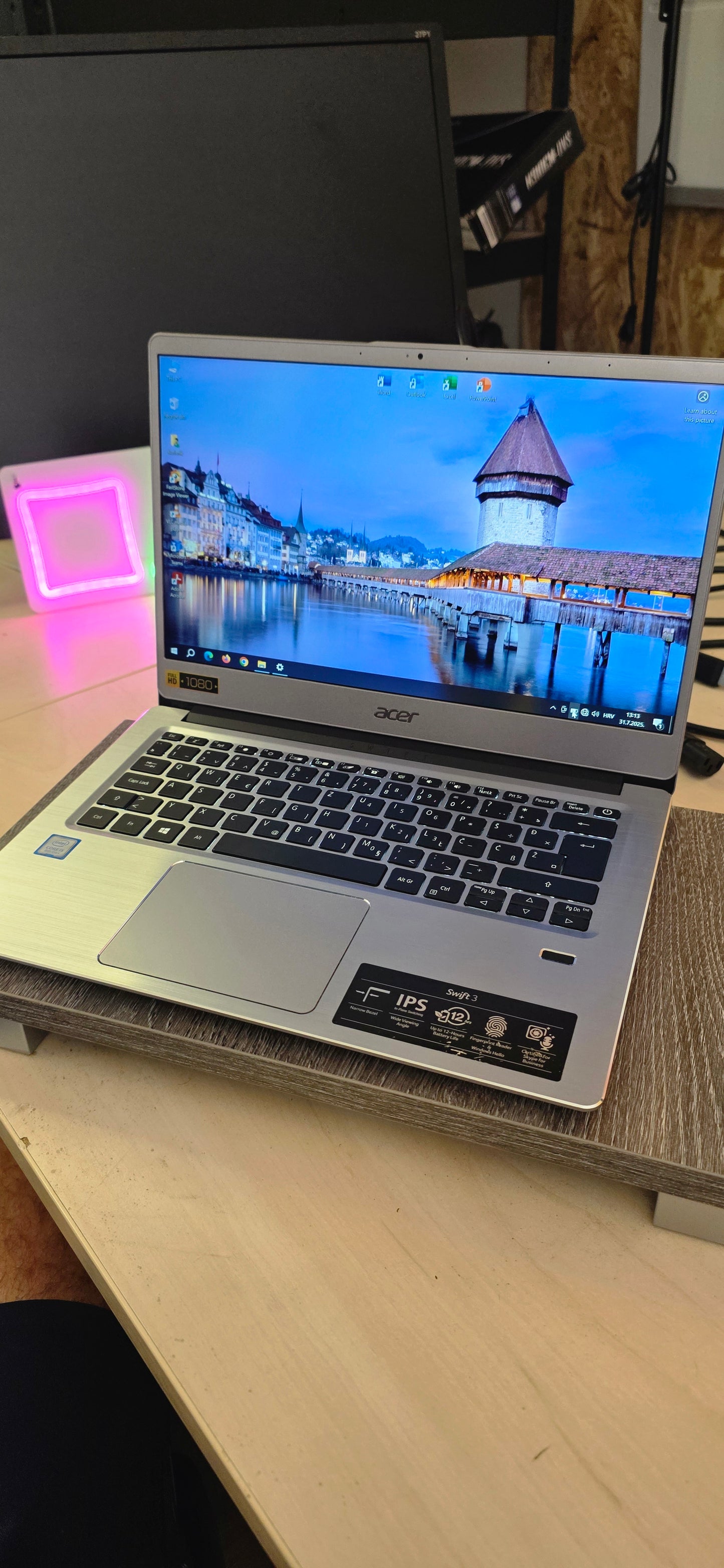 Acer Swift 3 i5-8250U, 8GB RAM, 240GB SSD, 14" FHD Ekran, 12 mj. jamstvo