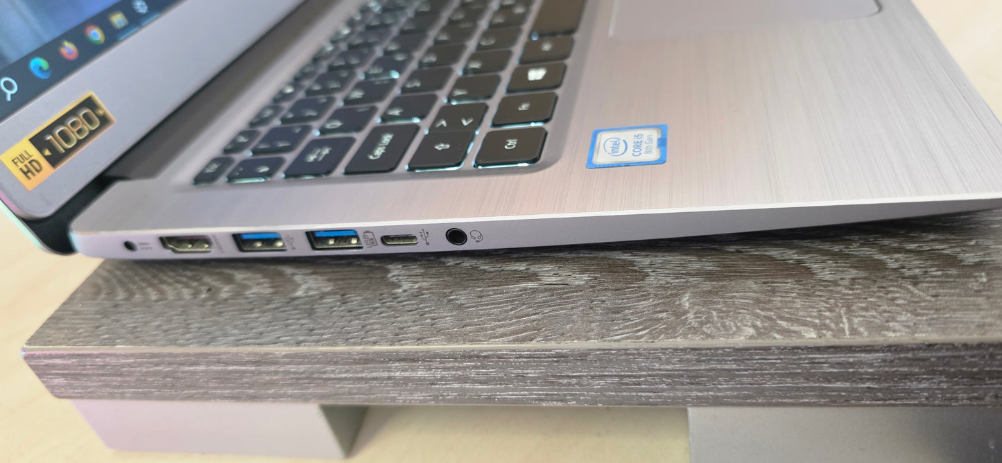 Acer Swift 3 i5-8250U, 8GB RAM, 240GB SSD, 14" FHD Ekran, 12 mj. jamstvo