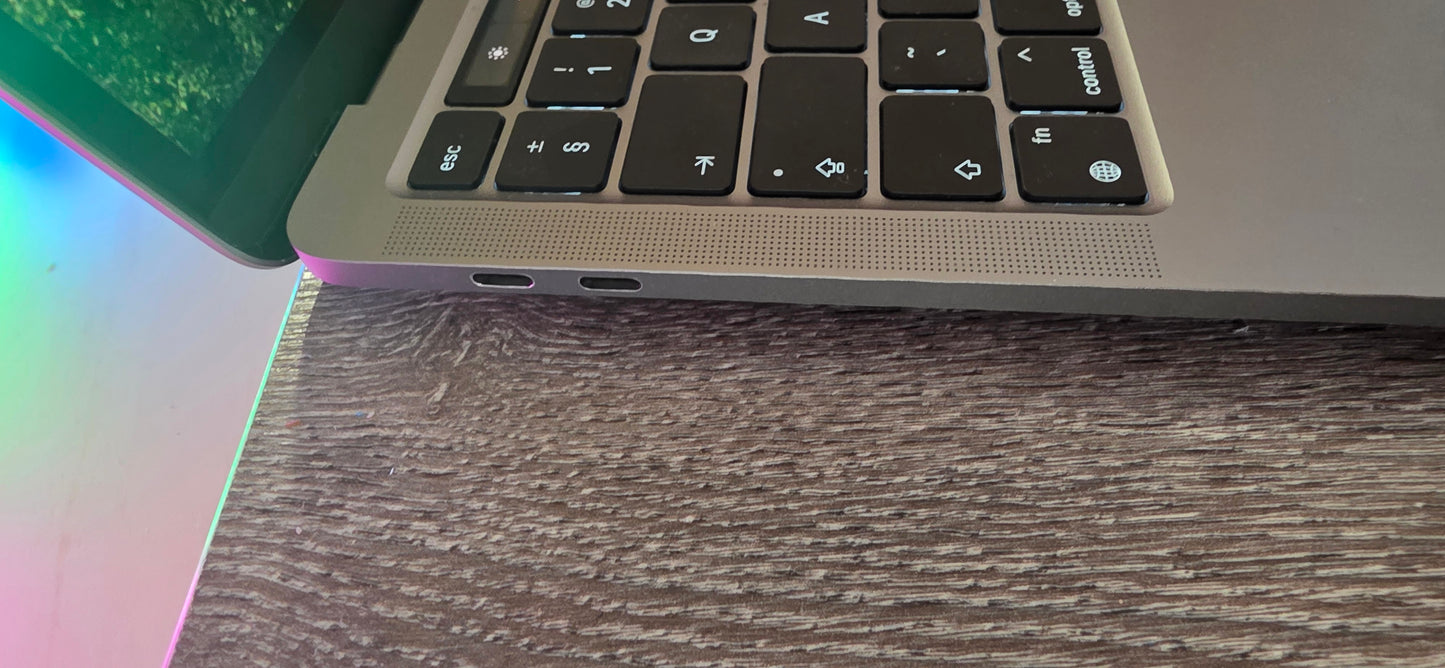 Apple MacBook Pro 13 M2: Apple M2 čip, 24GB RAM, 512GB SSD, 12 mj. jamstvo