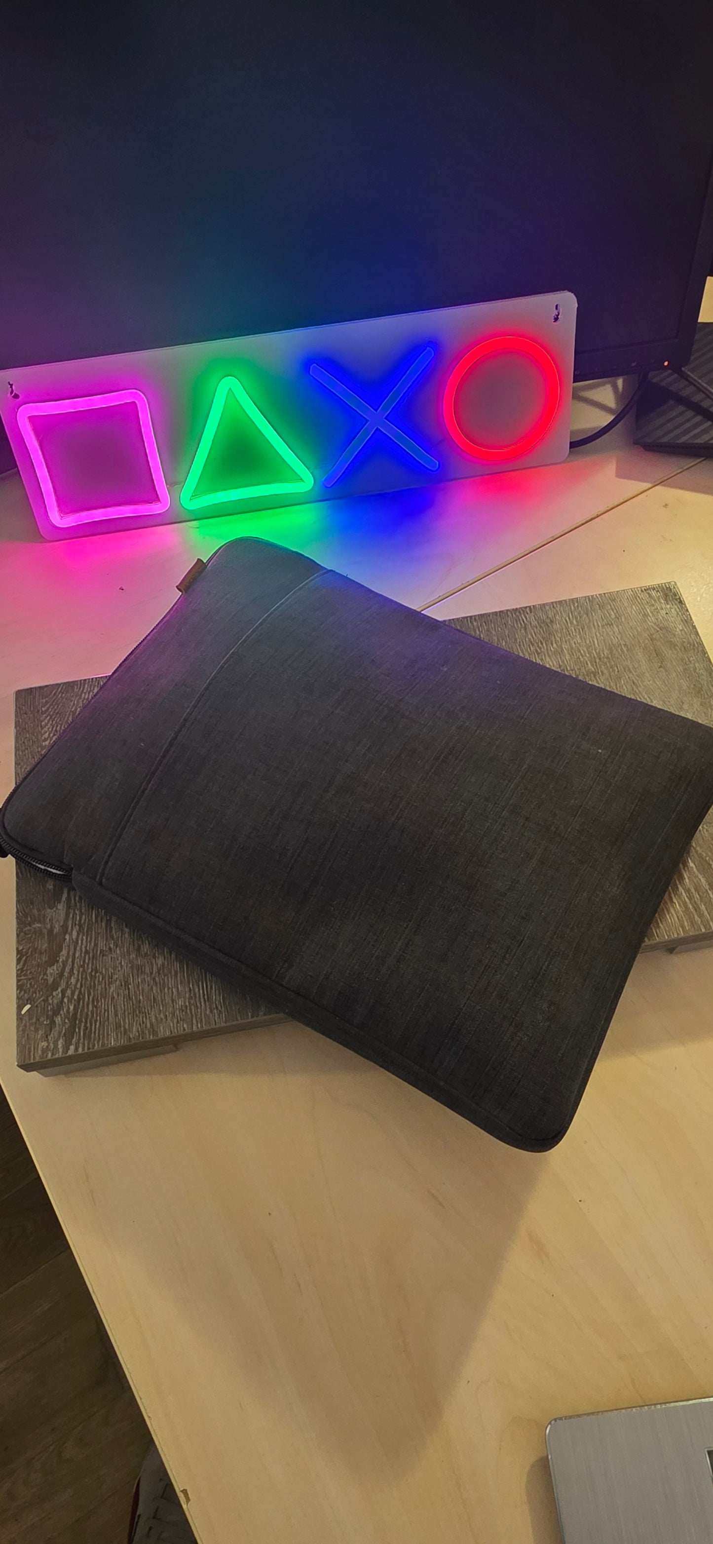 Apple MacBook Pro 13 M2: Apple M2 čip, 24GB RAM, 512GB SSD, 12 mj. jamstvo