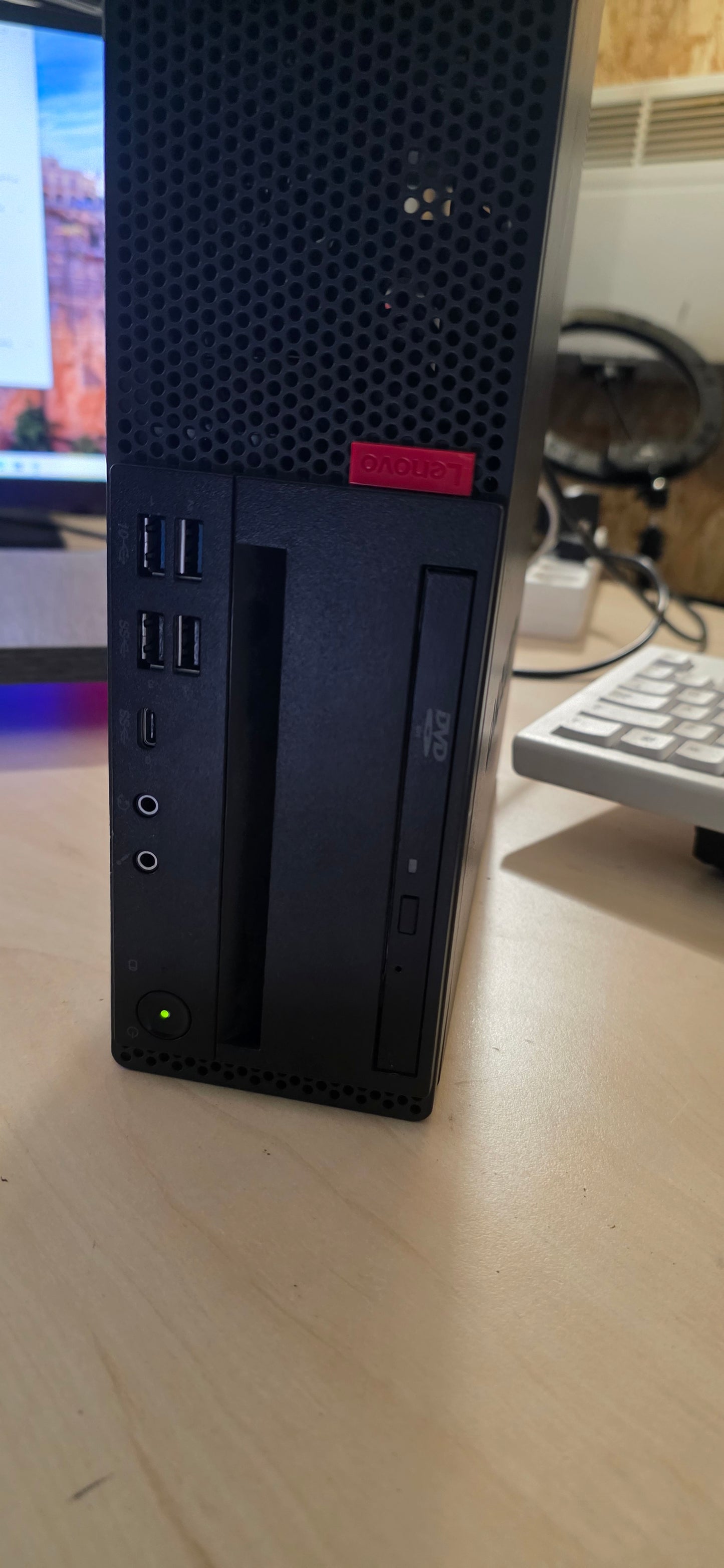 Lenovo ThinkCentre M720s: i5-8400, 8GB RAM, 120GB SSD, Win 11 Pro, 12 mj. jamstvo