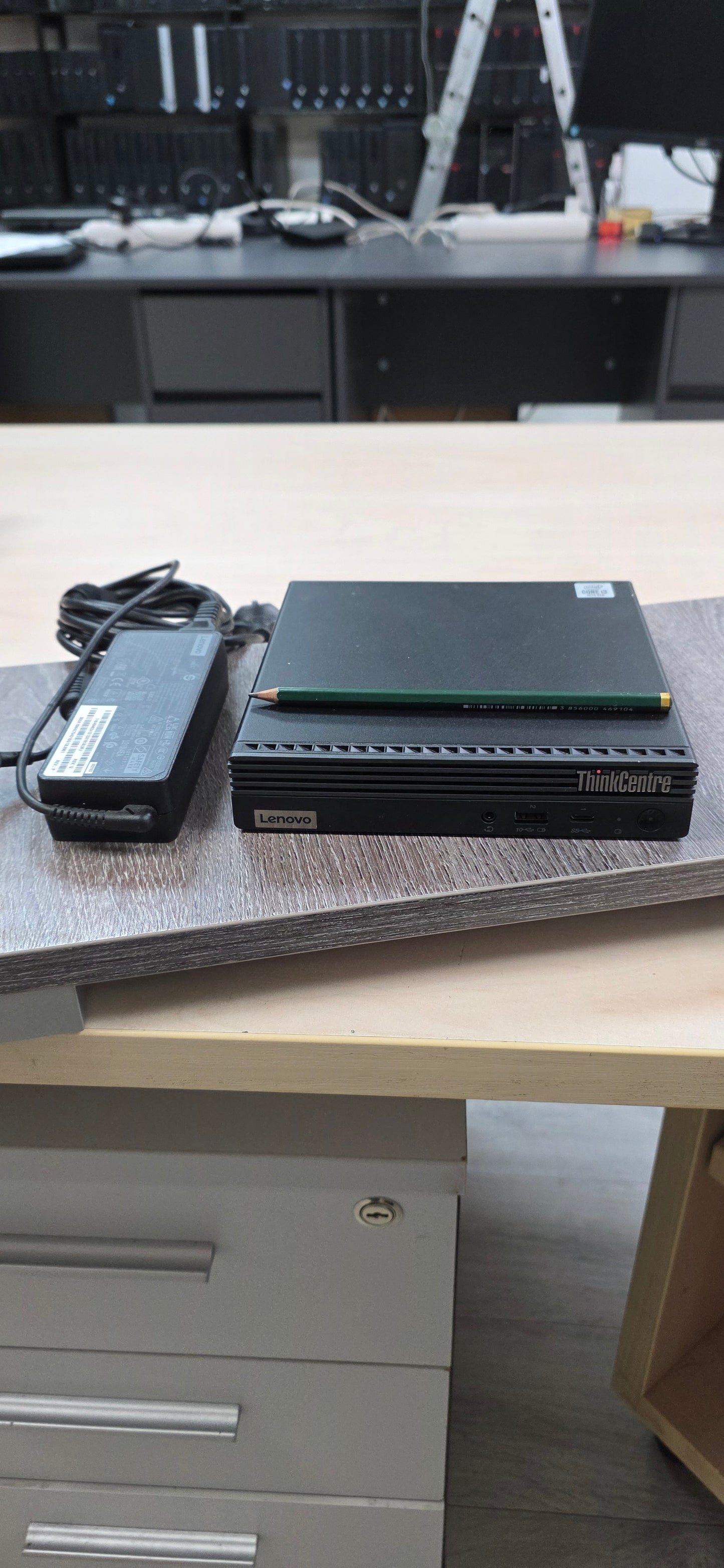 Lenovo ThinkCentre M70q Tiny: i3-10100T, 8GB RAM, 240GB SSD, Win 11, 12 mj. jamstvo