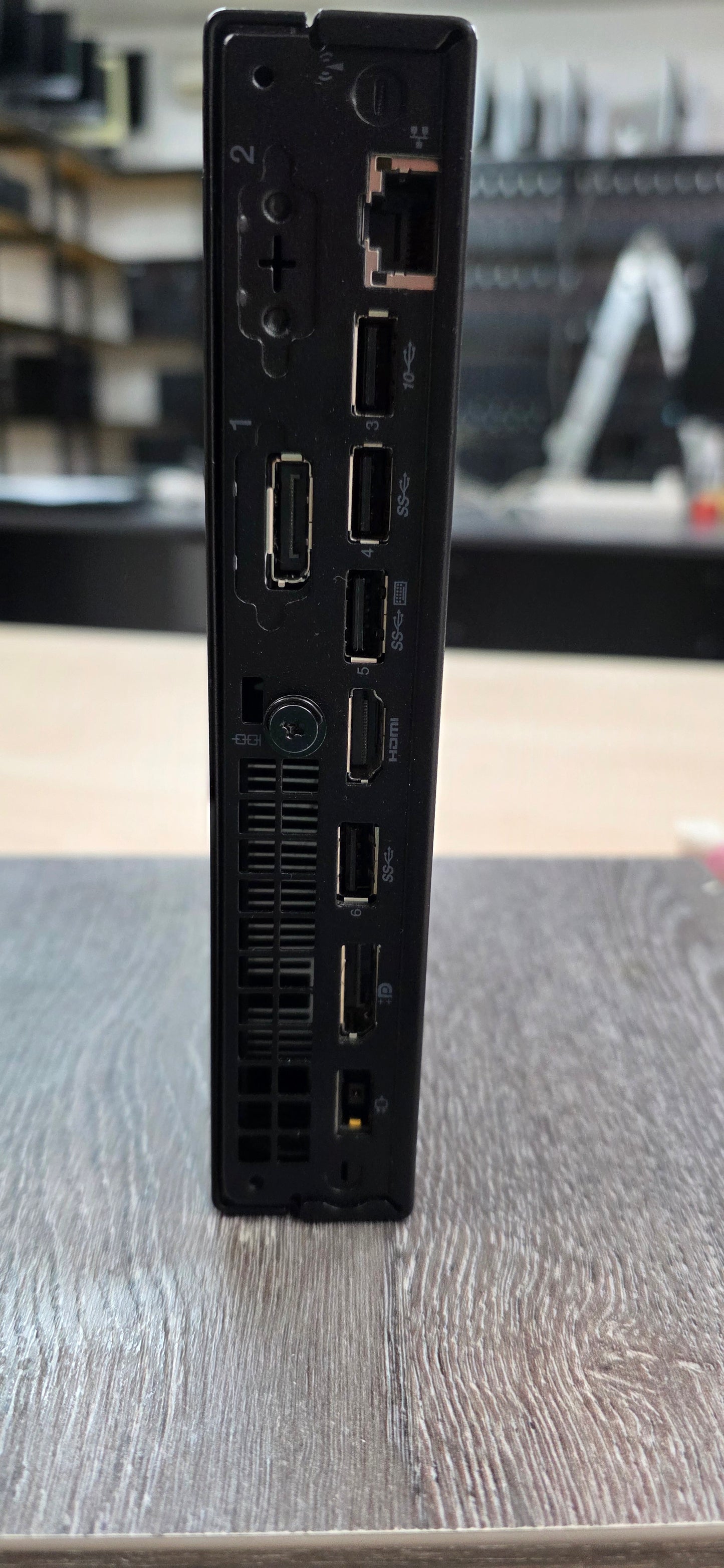 Lenovo ThinkCentre M70q Tiny: i3-10100T, 8GB RAM, 240GB SSD, Win 11, 12 mj. jamstvo