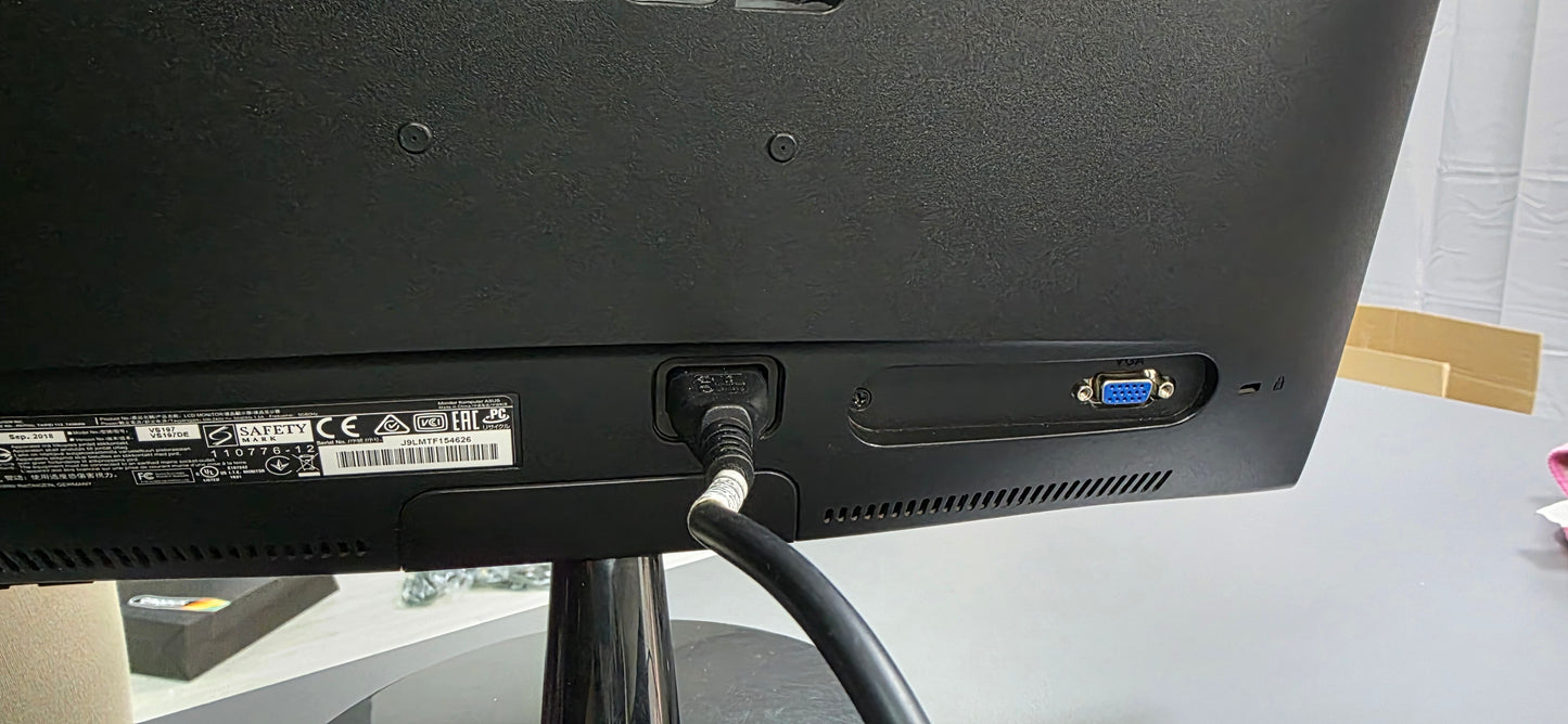 ASUS VS197 Monitor: 18.5" HD Ekran, 12 mj. jamstvo, bez kablova