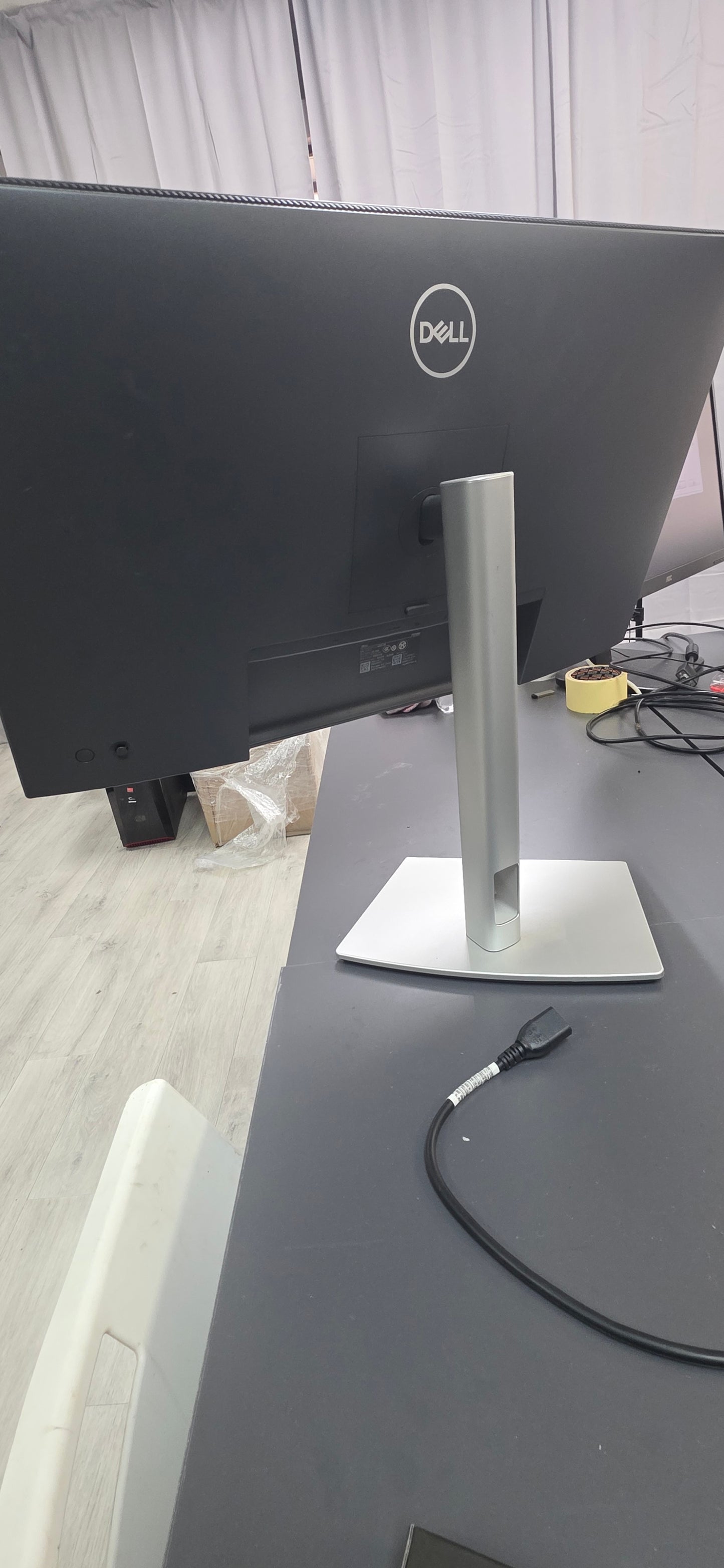 Dell P2725H Monitor: 27" IPS Full HD, 100Hz, Ergonomski stalak, 12 mj. jamstvo