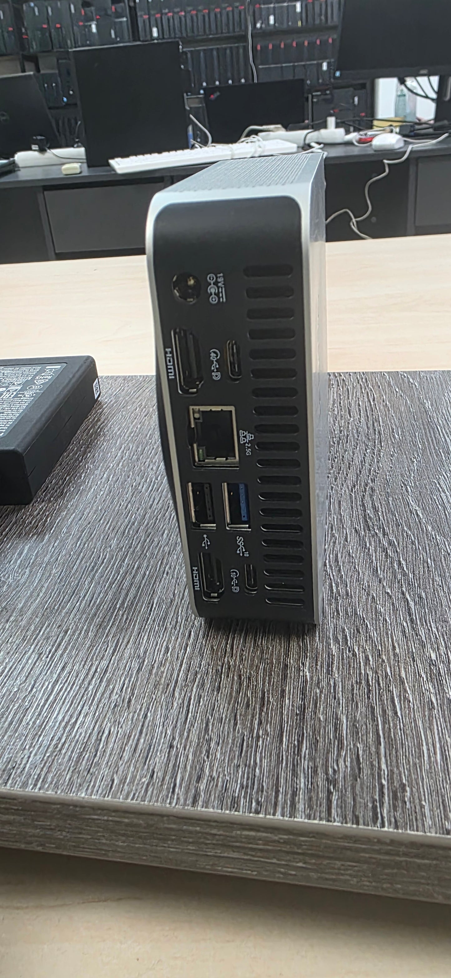 GEEKOM A8 AI Mini PC: Ryzen 7 8845HS, 32GB DDR5 RAM, 1TB NVMe SSD, 12 mj. jamstvo