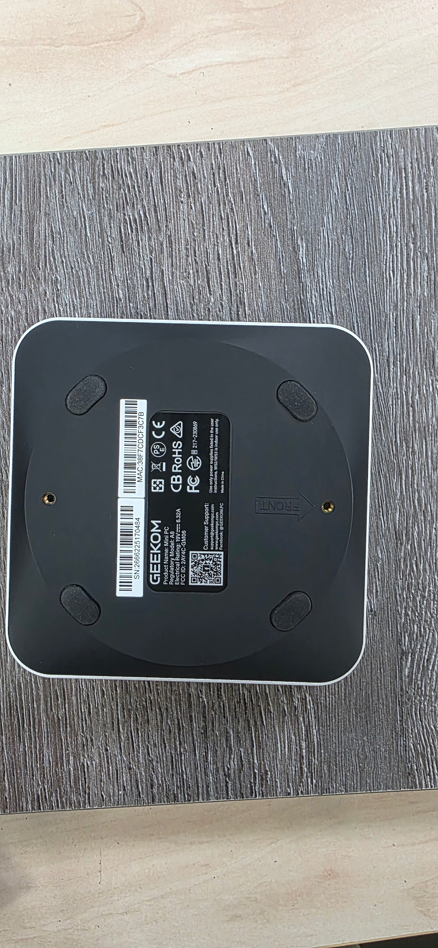 GEEKOM A8 AI Mini PC: Ryzen 7 8845HS, 32GB DDR5 RAM, 1TB NVMe SSD, 12 mj. jamstvo