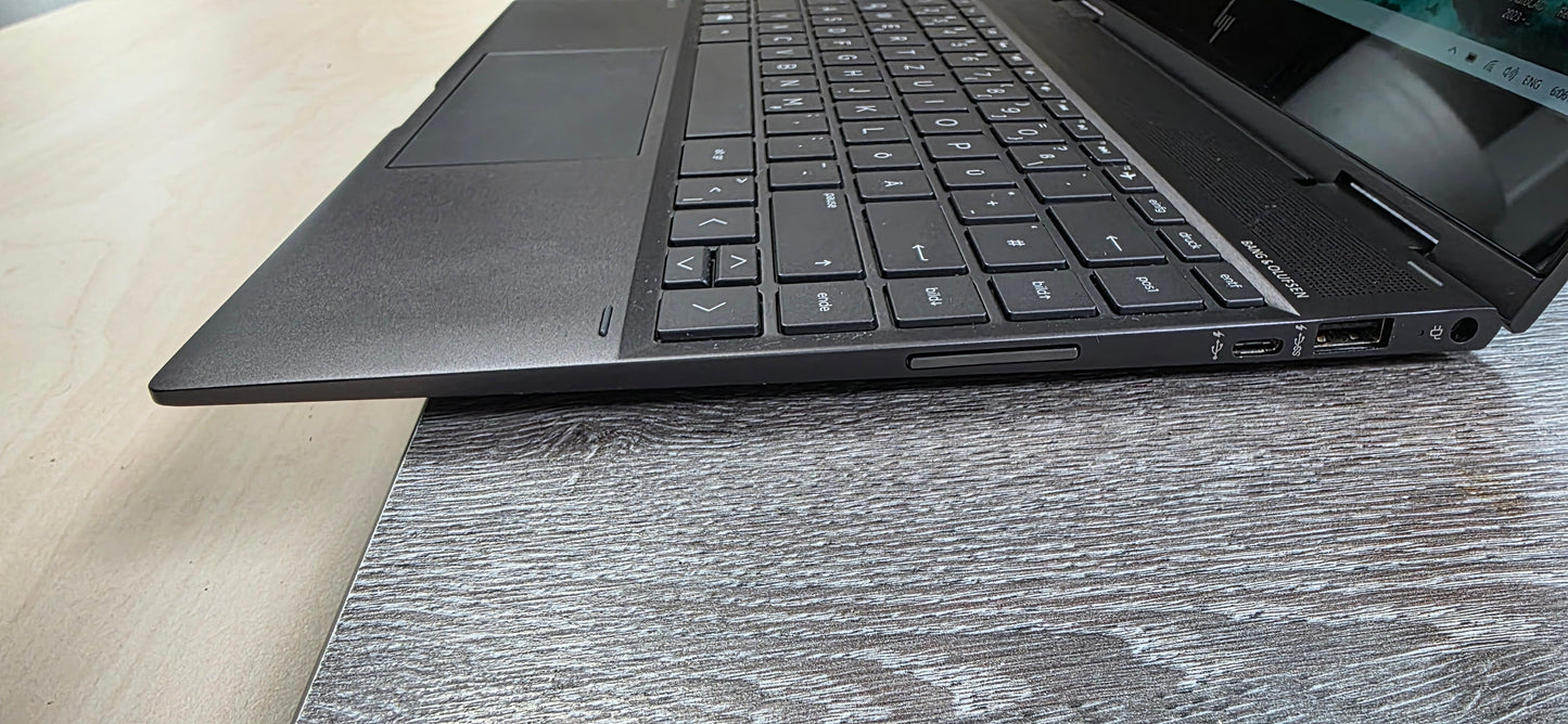 HP Envy x360 Convertible: Ryzen 7 2700U, 8GB RAM, 240GB SSD, Touchscreen 13.3", 12 mj. jamstvo