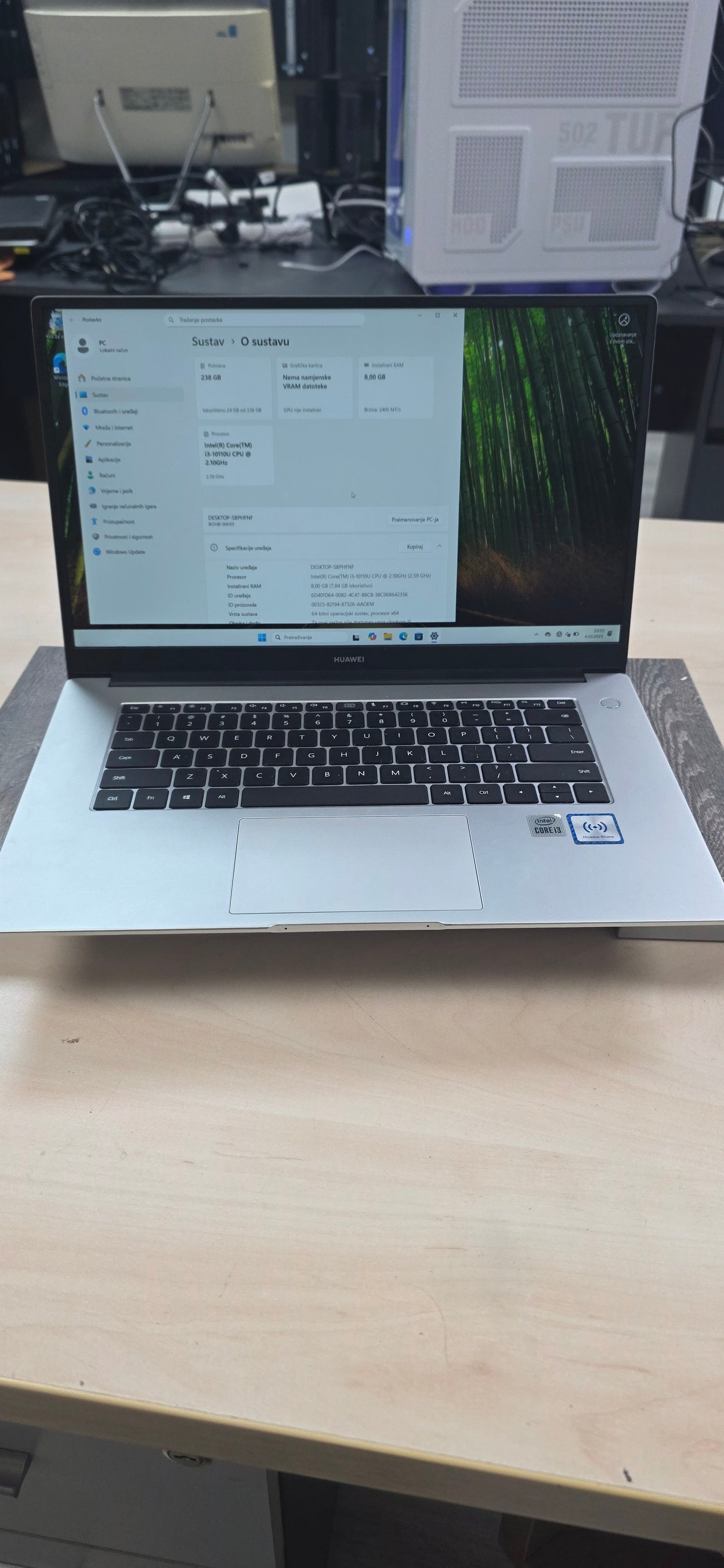 Huawei MateBook D15 (BOHB-WAX9): i3-10110U, 8GB RAM, 240GB SSD, 15.6" FHD Ekran, 12 mj. jamstvo