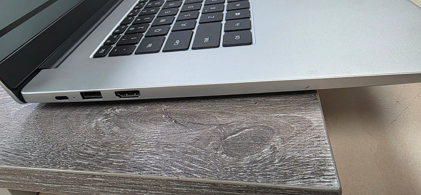 Huawei MateBook D15 (BOHB-WAX9): i3-10110U, 8GB RAM, 240GB SSD, 15.6" FHD Ekran, 12 mj. jamstvo