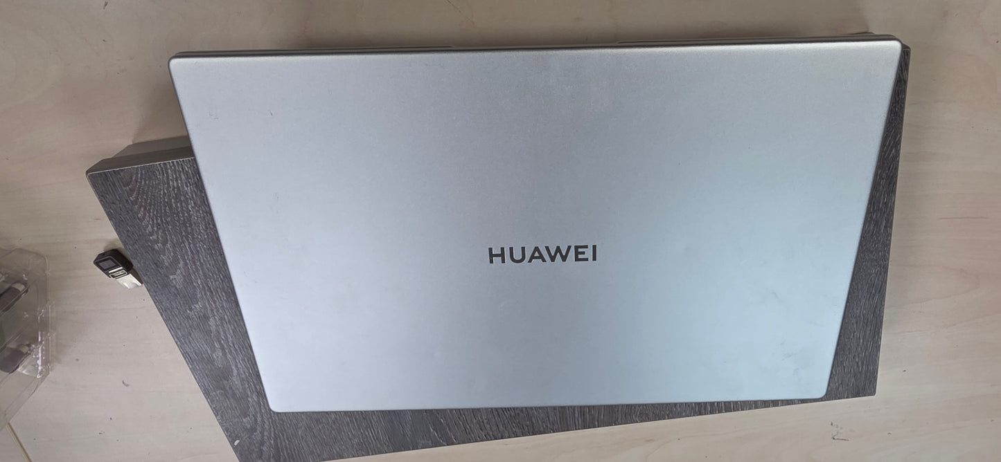 Huawei MateBook D15 (BOHB-WAX9): i3-10110U, 8GB RAM, 240GB SSD, 15.6" FHD Ekran, 12 mj. jamstvo