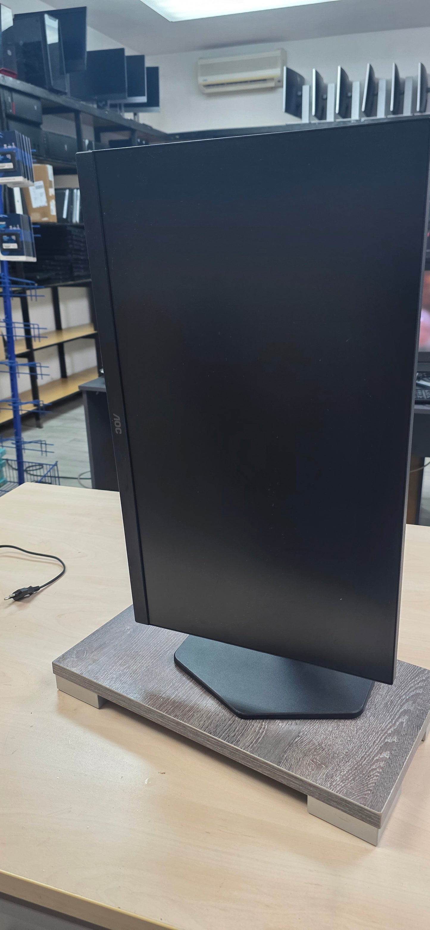 AOC 24G4X Gaming Monitor: 23.8" IPS, 180Hz, 1ms, G-Sync kompatibilan, 12 mj. jamstvo