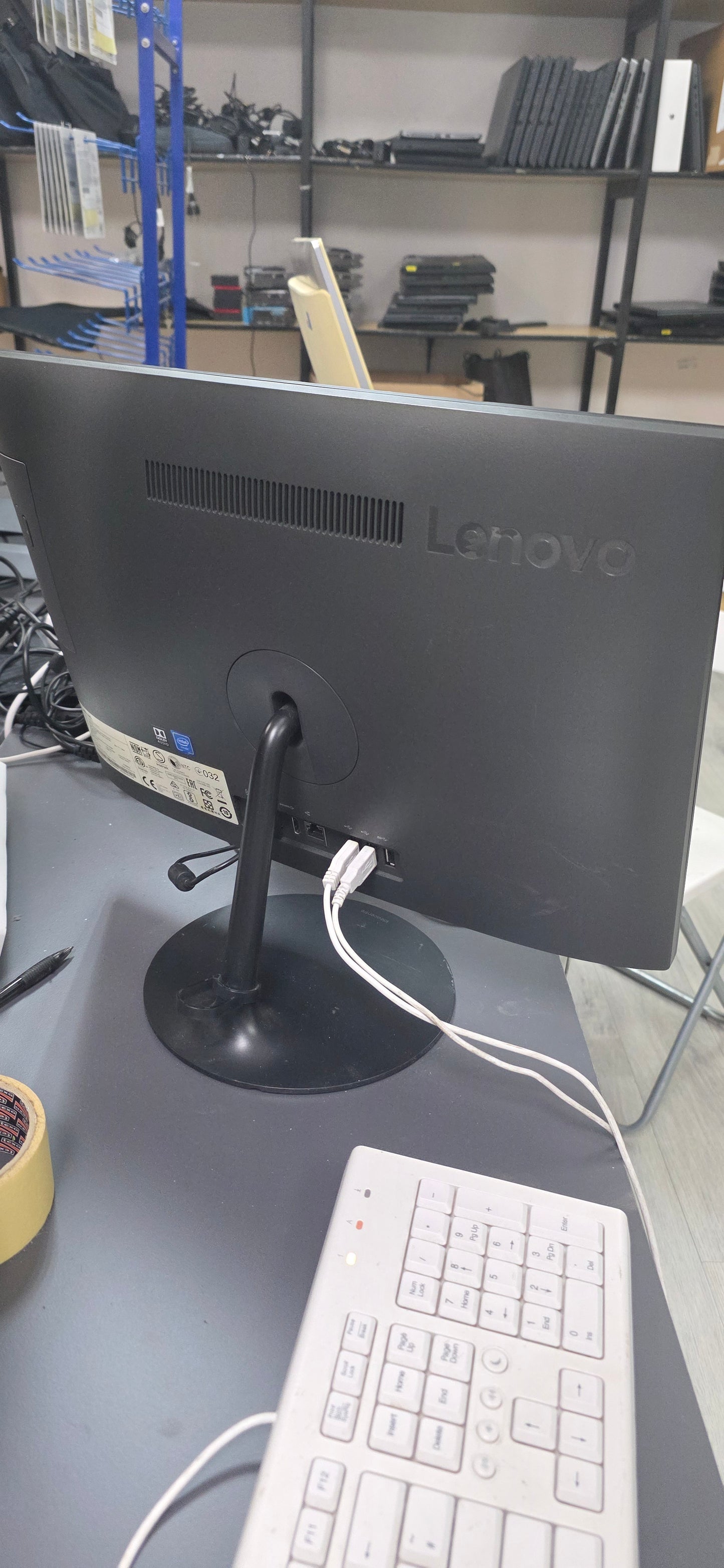 Lenovo IdeaCentre AIO 330-20IGM: Celeron J4005, 4GB RAM, 500GB HDD, 19.5" HD+, 12 mj. jamstvo