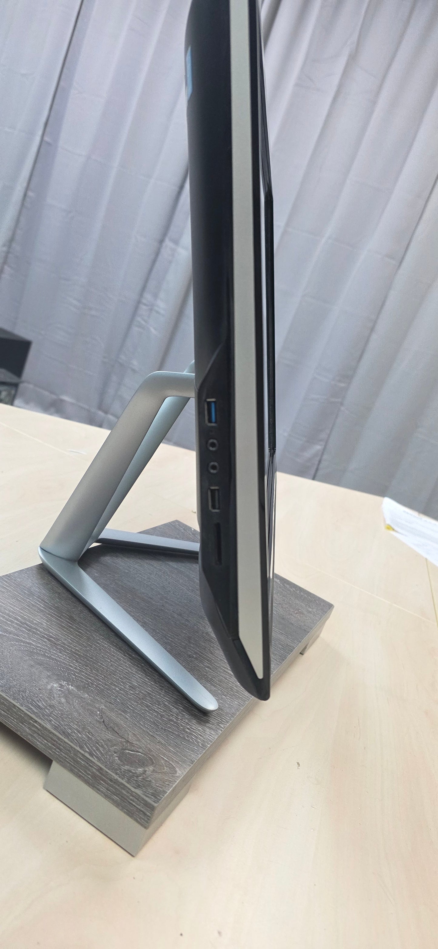 Lenovo IdeaCentre C470 All-in-One: i3-4010U, Touchscreen 21", 4GB RAM, 240GB SSD, Win 11, 12 mj. jamstvo