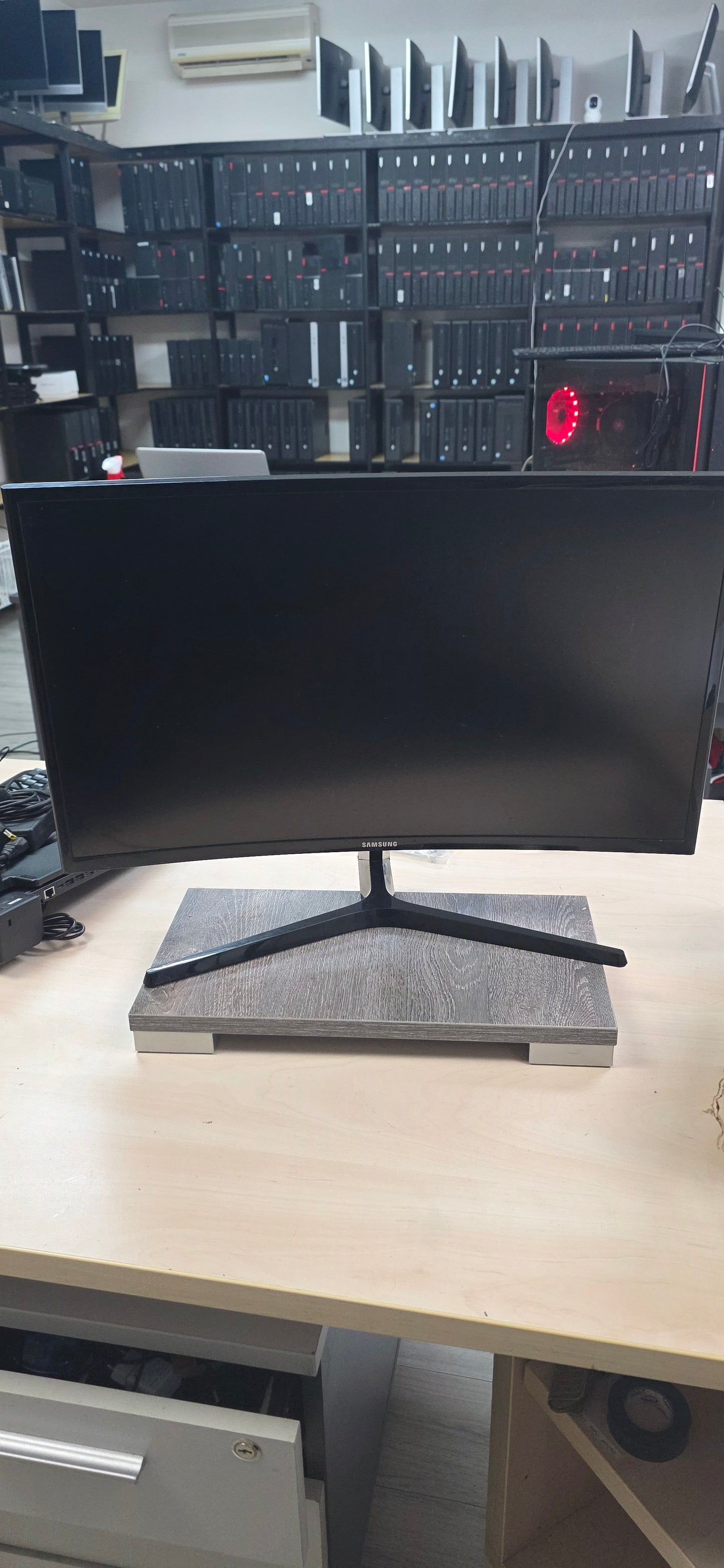 Samsung C27F396FHU Monitor: 27" Zakrivljeni 1800R, Full HD, AMD FreeSync, 12 mj. jamstvo