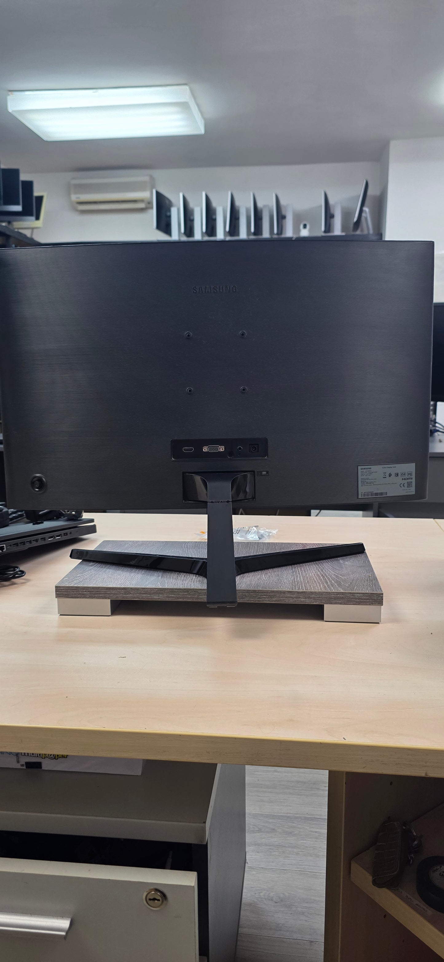 Samsung C27F396FHU Monitor: 27" Zakrivljeni 1800R, Full HD, AMD FreeSync, 12 mj. jamstvo