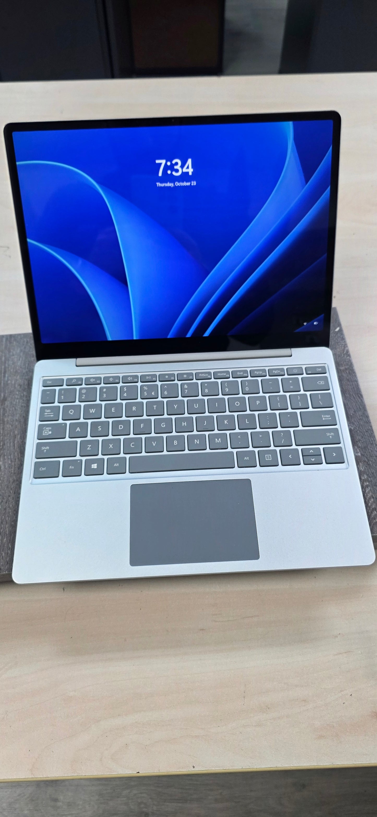 Microsoft Surface Laptop Go (Model 1943): i5-1035G1, Touchscreen, 8GB RAM, 256GB SSD,12.4", 12 mj. jamstvo