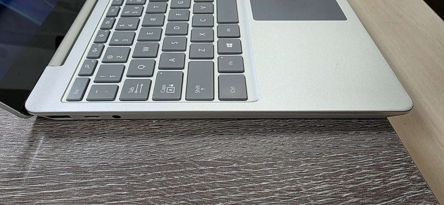 Microsoft Surface Laptop Go (Model 1943): i5-1035G1, Touchscreen, 8GB RAM, 256GB SSD,12.4", 12 mj. jamstvo