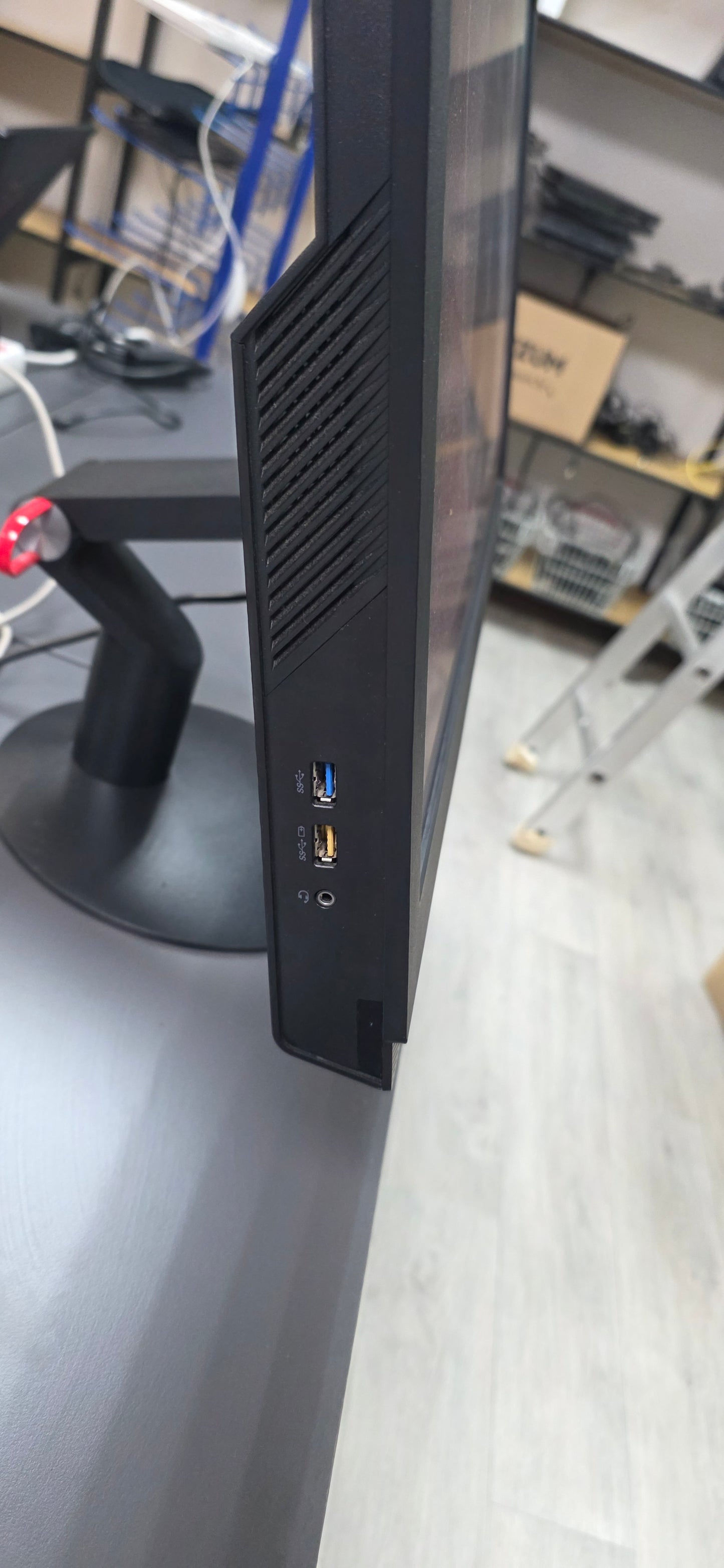 Lenovo ThinkCentre M910z All-in-One: i3-7100, 8GB RAM, 480GB SSD, 23.8" FHD, Win 11, 12 mj. jamstvo